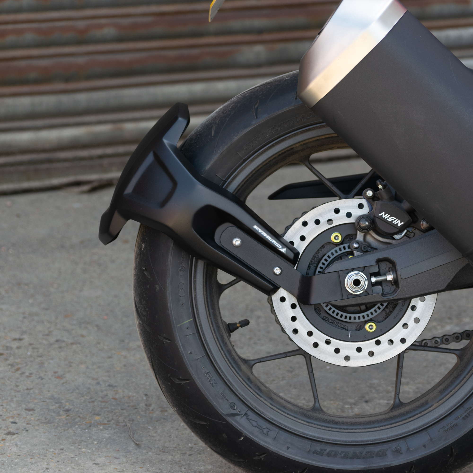 Pyramid Spray Guard | Gloss Black | Honda CB1000 Hornet inc SP 2025>Current - Shop name