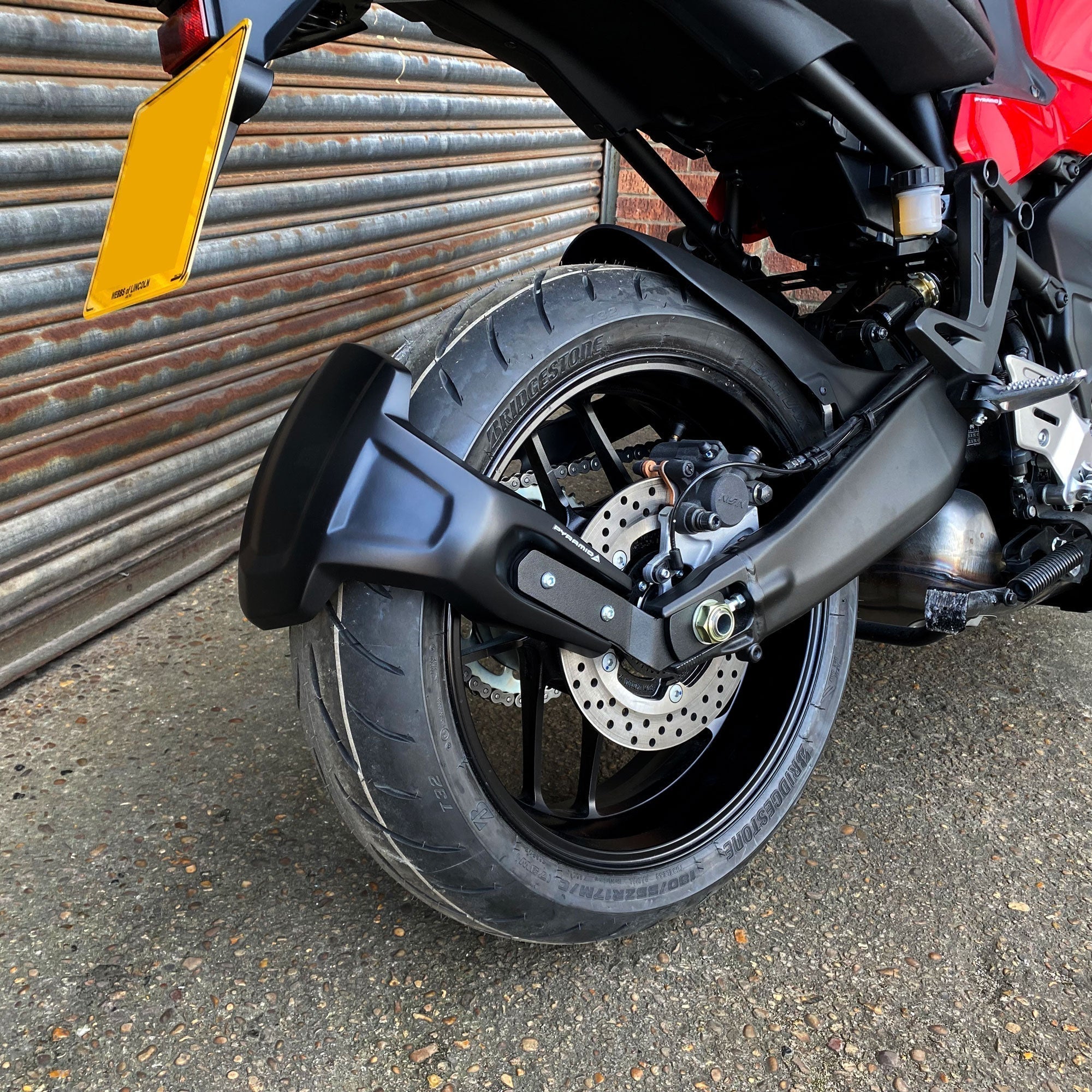 Pyramid Spray Guard | Matte Black | Yamaha MT-09 2021>2025 - Pyramid Motorcycle Accessories