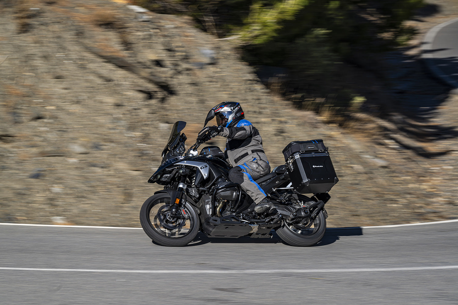 Wunderlich Radiator Guard Ultimate | R 1300 GS | Black - Pyramid Motorcycle Accessories