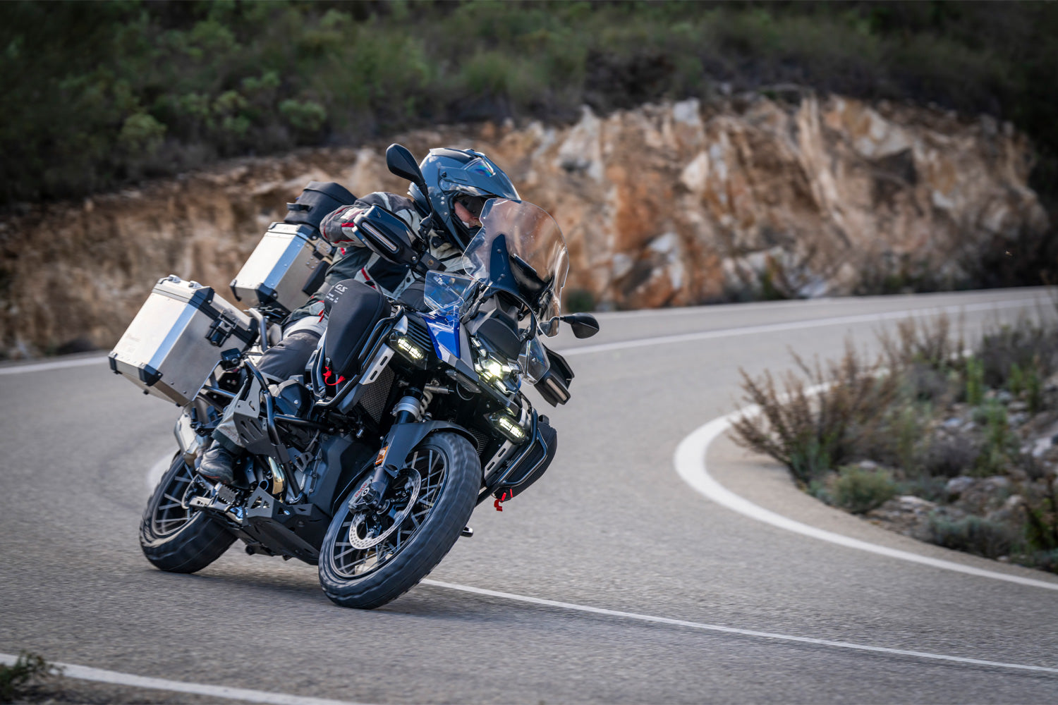 Wunderlich Universal Device Carrier | Black | BMW S 1000 XR - Pyramid Motorcycle Accessories