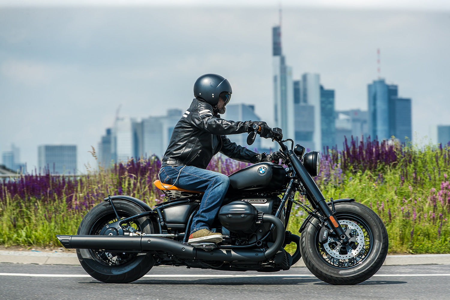 Wunderlich Swinging Saddle Rockbob with Original Tail | Black | BMW R 18 - Pyramid Motorcycle Accessories