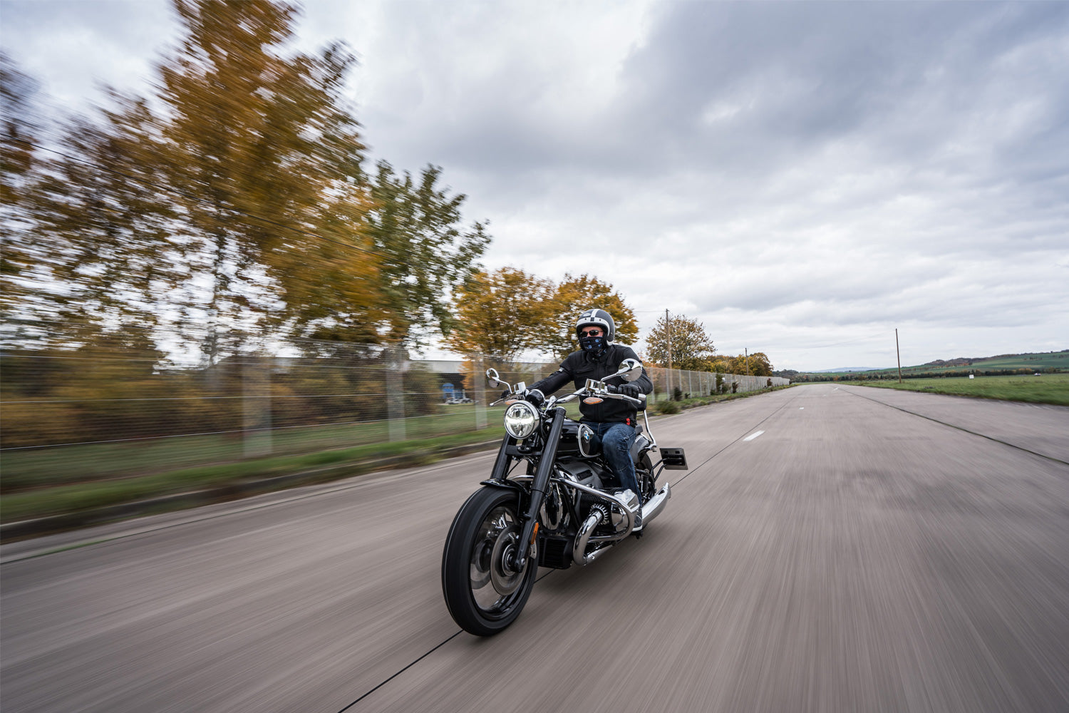 Wunderlich Universal Device Carrier | Black | BMW R 18 - Pyramid Motorcycle Accessories