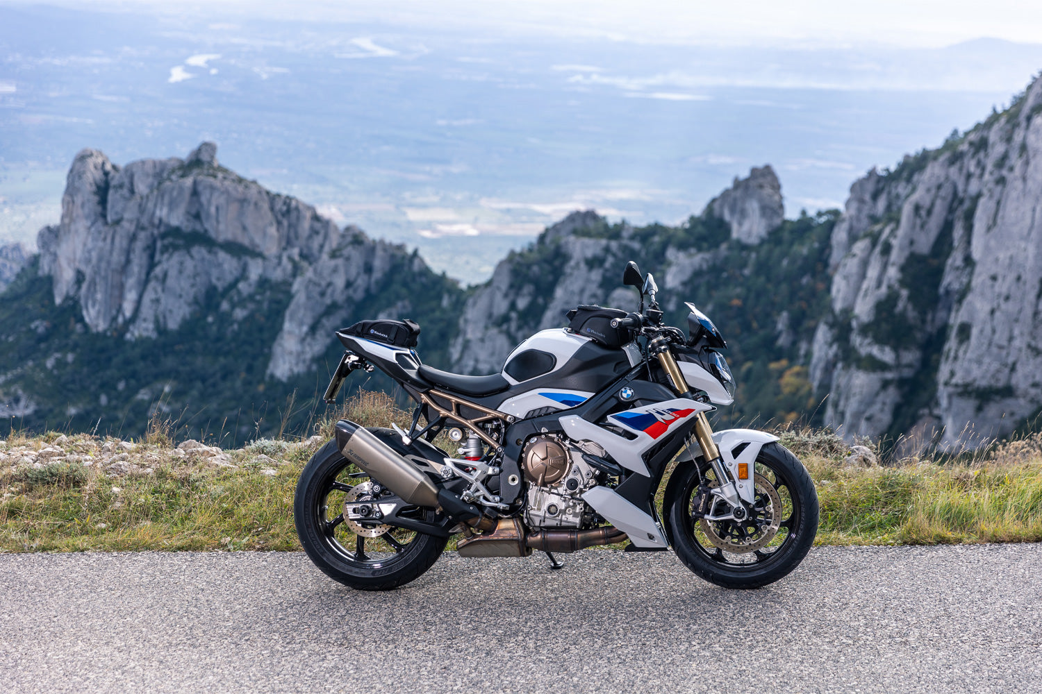 Wunderlich Special Screws Handlebar Riser with Navigation | Silver | BMW S 1000 R - Pyramid Motorcycle Accessories