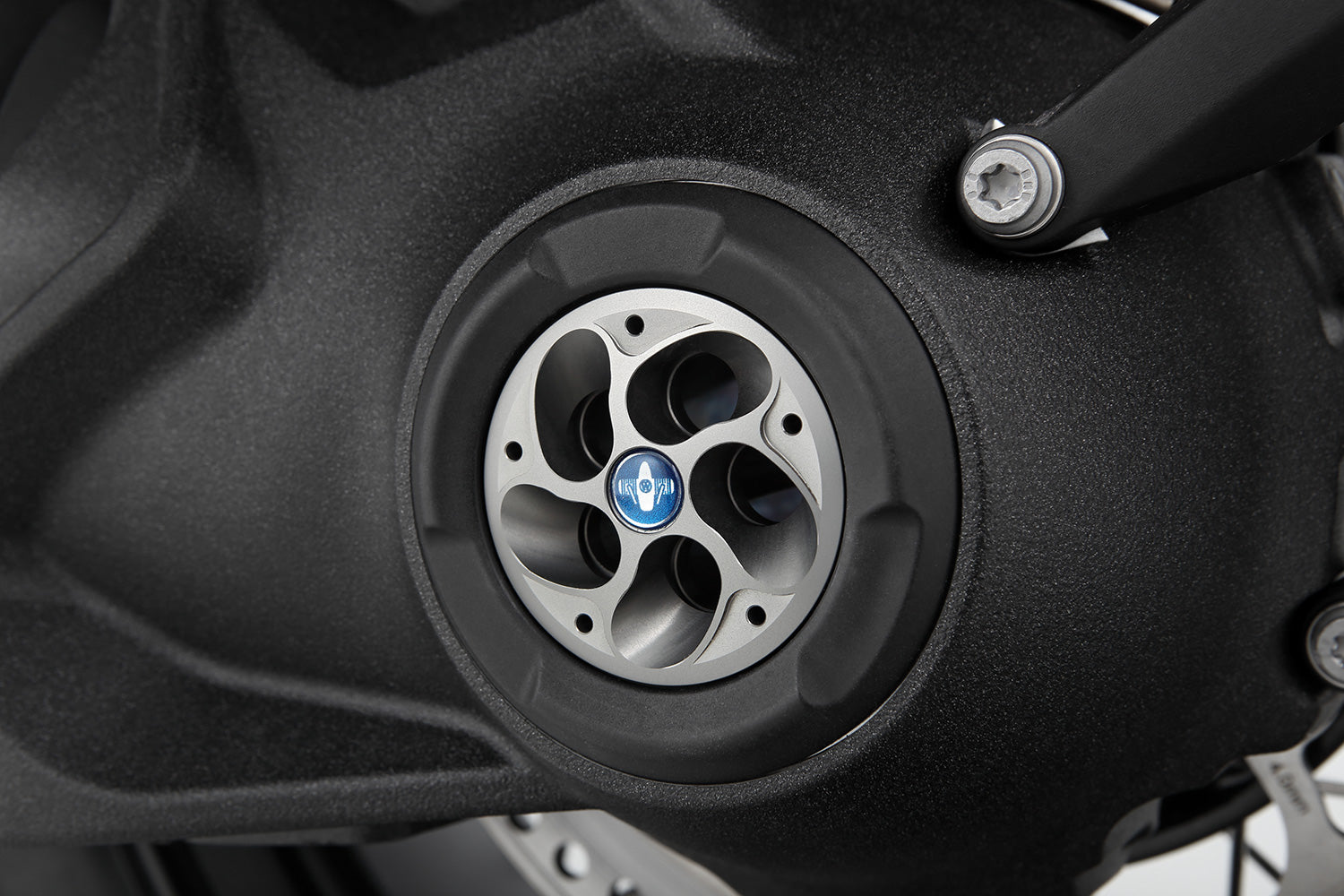 Wunderlich Hub Cover Tornado | Titanium | BMW R 1250 RT - Pyramid Motorcycle Accessories