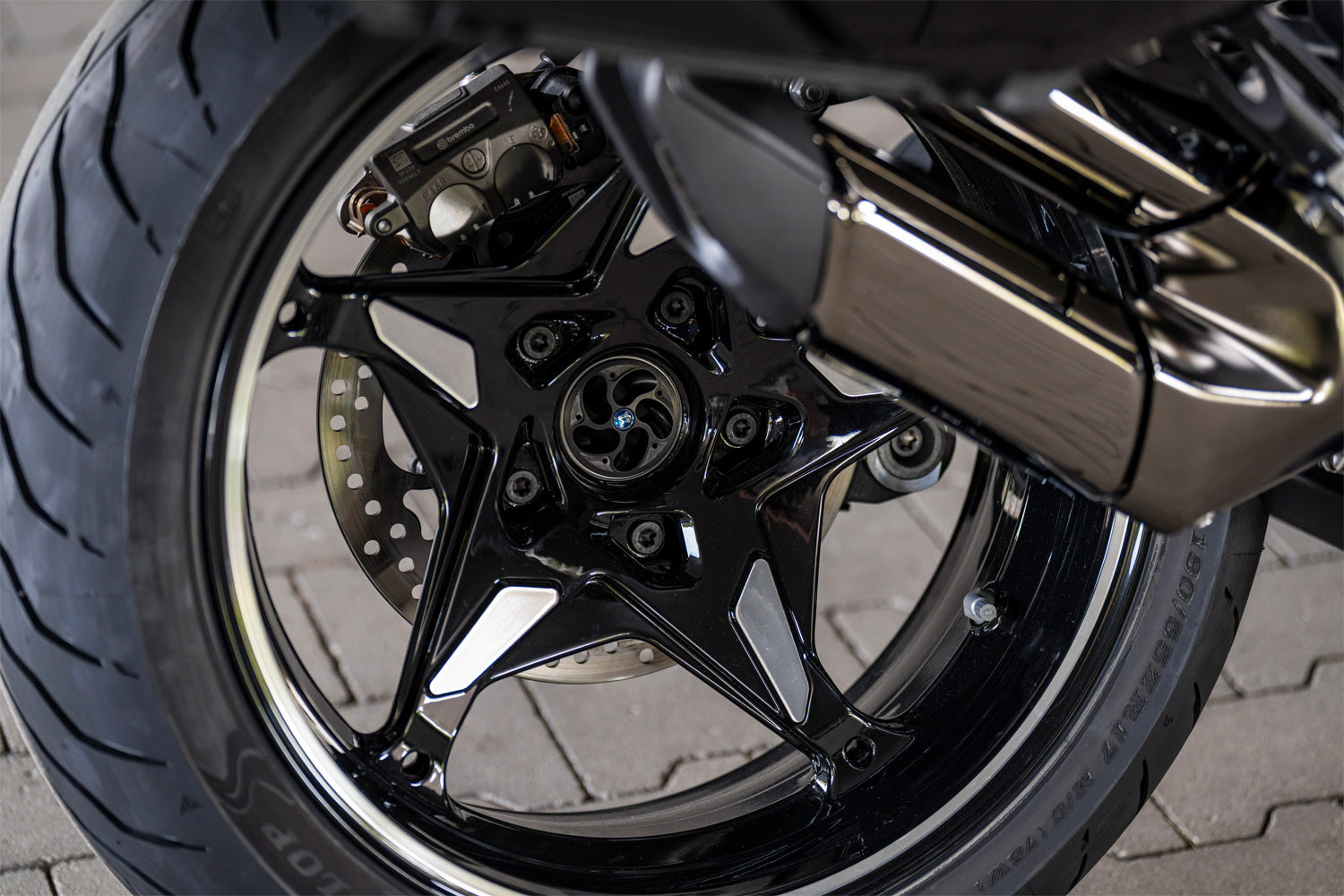 Wunderlich Hub Cover Tornado | Titanium | BMW R 1250 RT - Pyramid Motorcycle Accessories