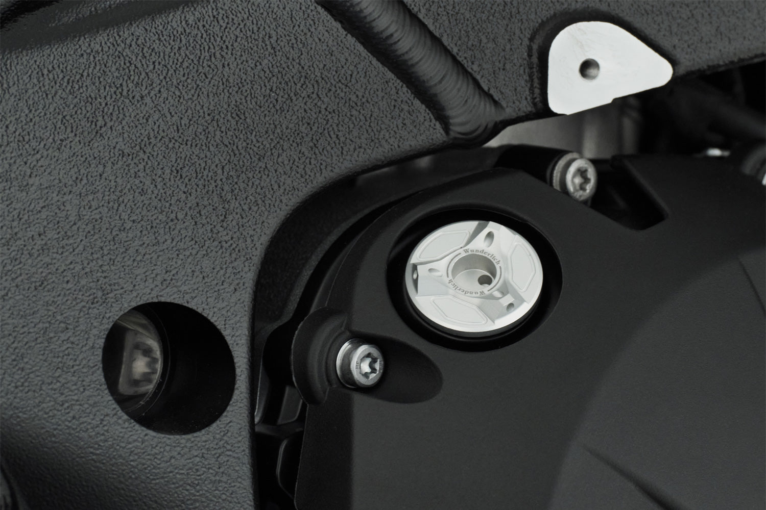 Wunderlich Safety Oil Filler Plug | Titanium | BMW R nineT - Pyramid Motorcycle Accessories