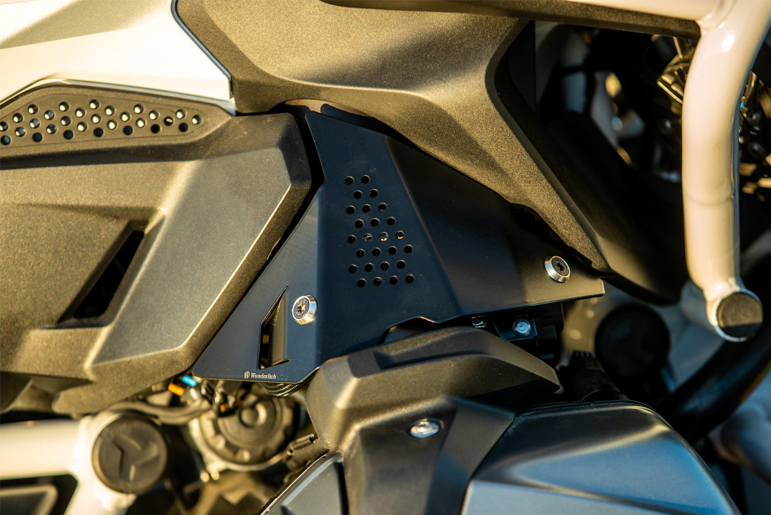 Wunderlich Fuel Injection System Cover Left | Black | BMW R 1250 GS - Pyramid Motorcycle Accessories
