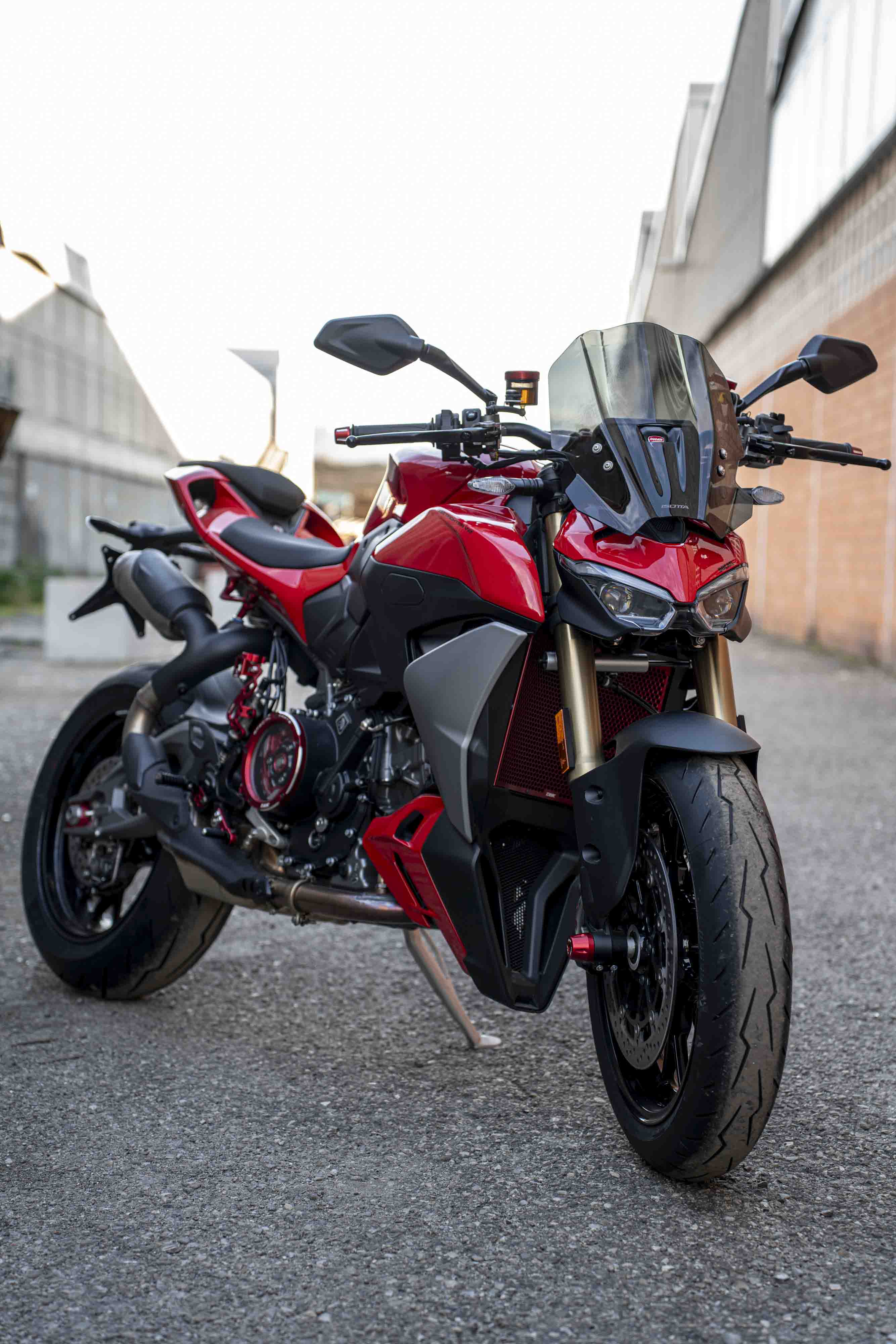 Isotta Sport Windscreen | Light Smoke | Dark Smoke | Clear | Ducati Streetfighter V2 2025>2026 - Pyramid Motorcycle Accessories