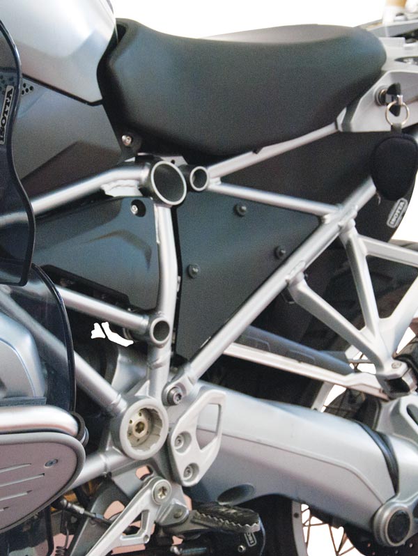 Isotta Infill Panels | Matte Black | BMW R 1200 GS 2013>2016 - Pyramid Motorcycle Accessories
