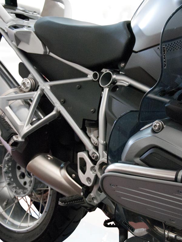 Isotta Infill Panels | Matte Black | BMW R 1200 GS 2013>2016 - Pyramid Motorcycle Accessories