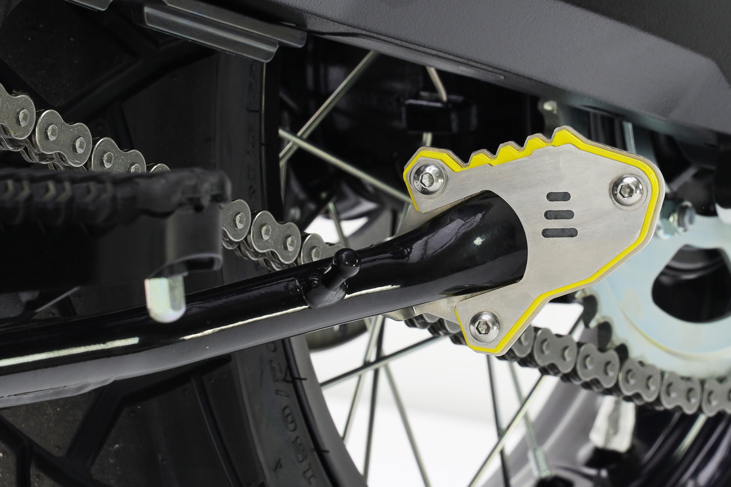 Isotta Kickstand Foot Extension | Blue | Yellow | Black | Suzuki V-Strom 800DE 2023>2024 - Pyramid Motorcycle Accessories