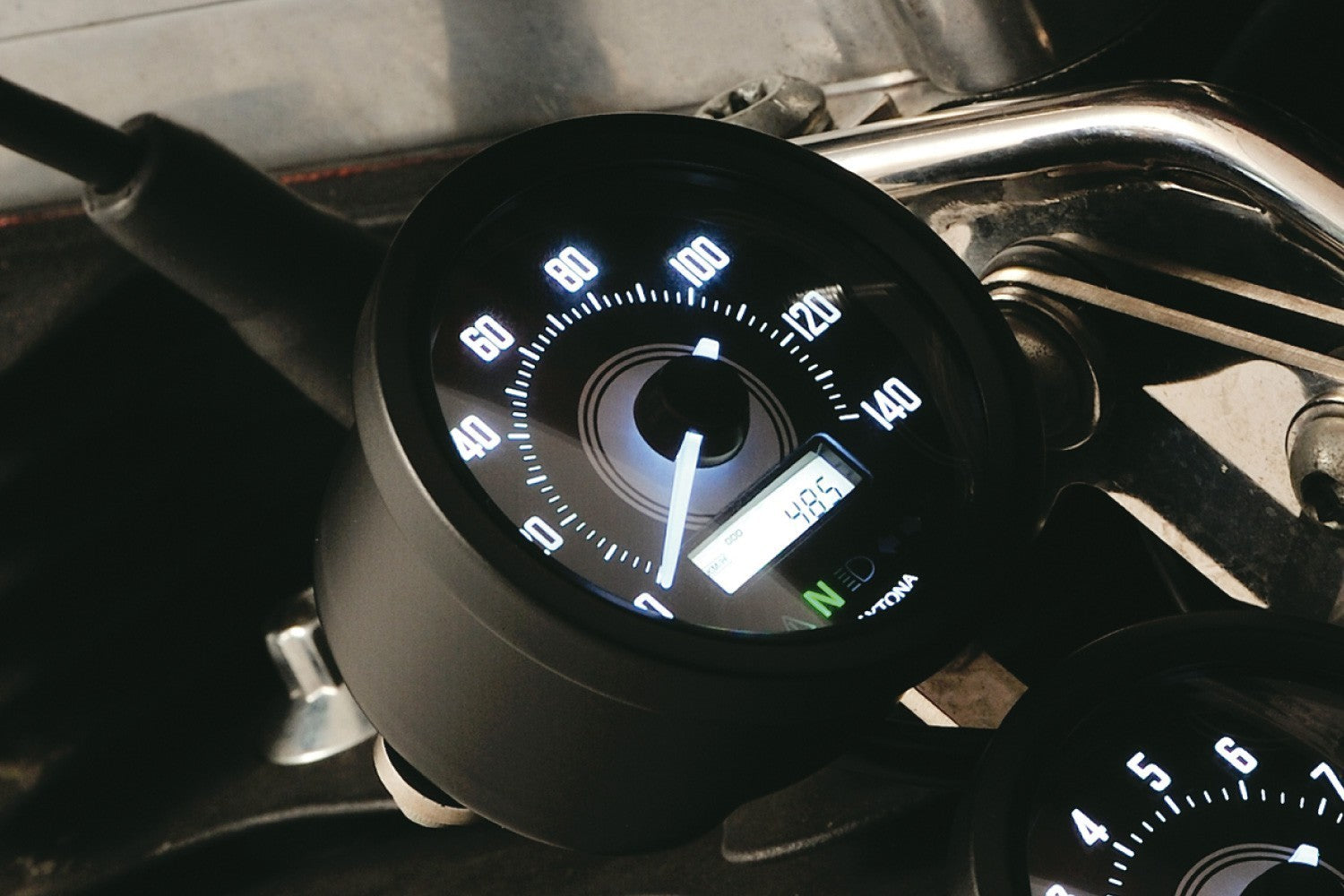 Daytona 'Velona60' Speedometer 140 W/Indicators - Pyramid Motorcycle Accessories