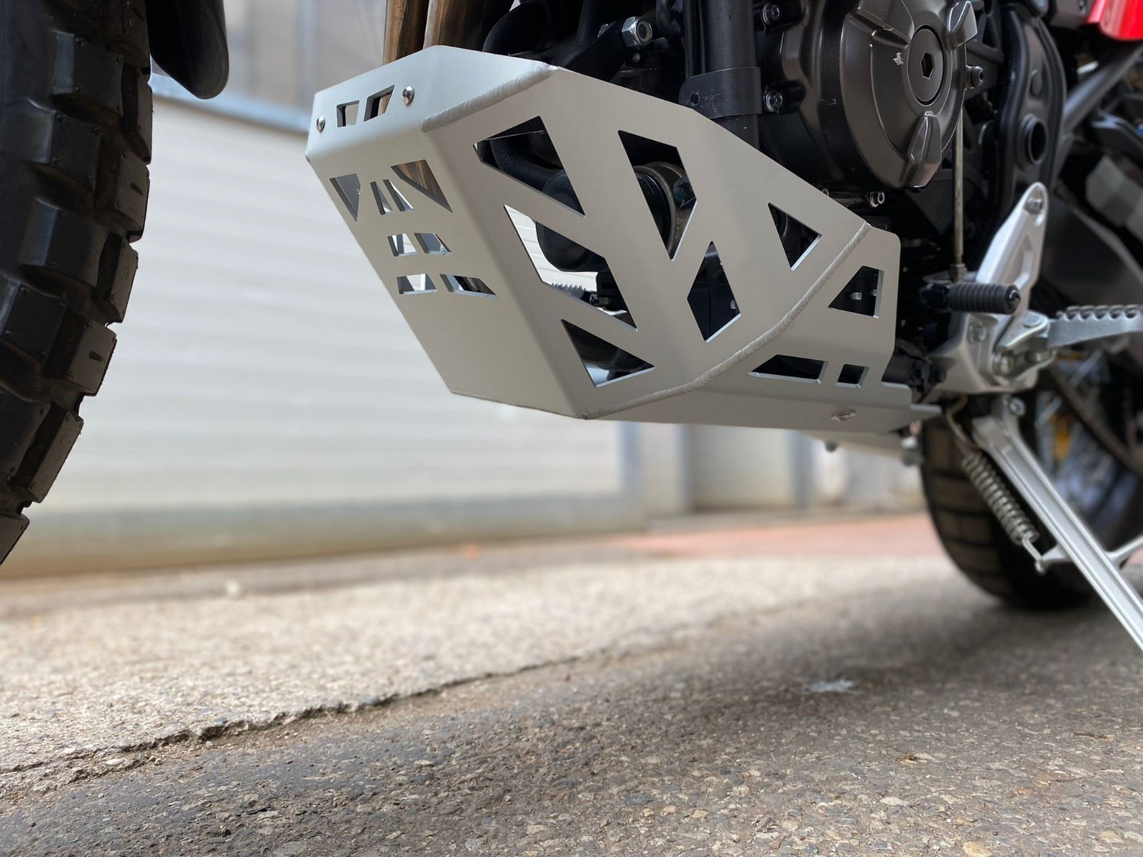 Isotta Engine Guard Bash Plate | Light Grey | Yamaha Tenere 700 2019-2024 - Pyramid Motorcycle Accessories
