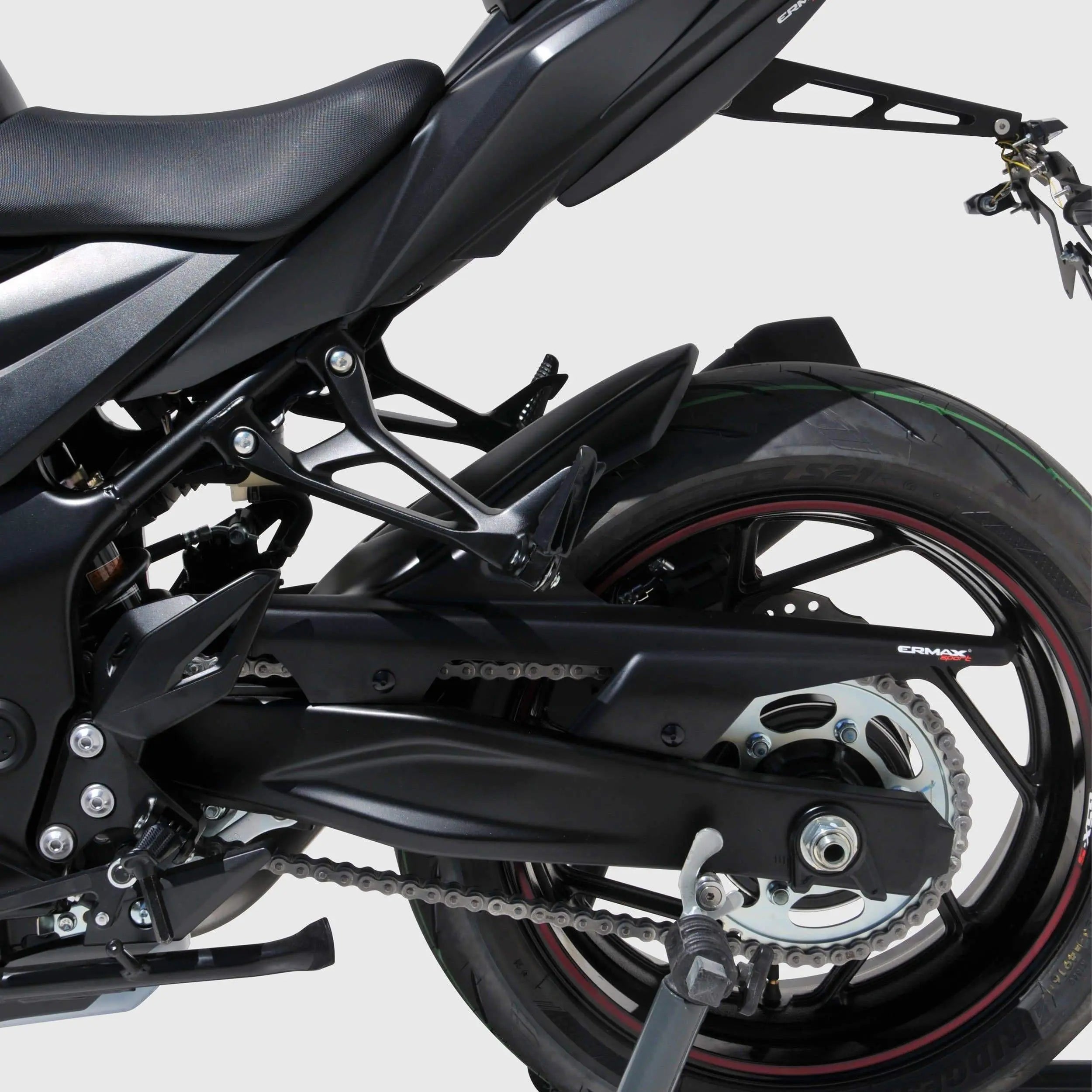 Ermax Hugger | Gloss Black (Glass Sparkle Black) | Suzuki GSX-S 750 2017>2021 - Shop name