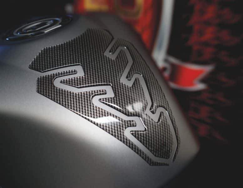Puig Violent Tank Pad | Carbon Look - Shop name