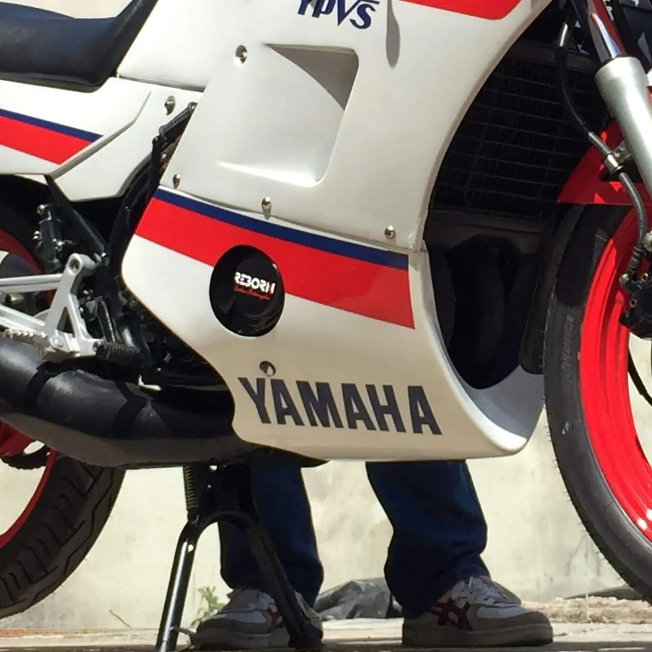 Pyramid Belly Pan | Gloss Black | Yamaha RD350 YPVS F1/F2 1983>1990 - Shop name