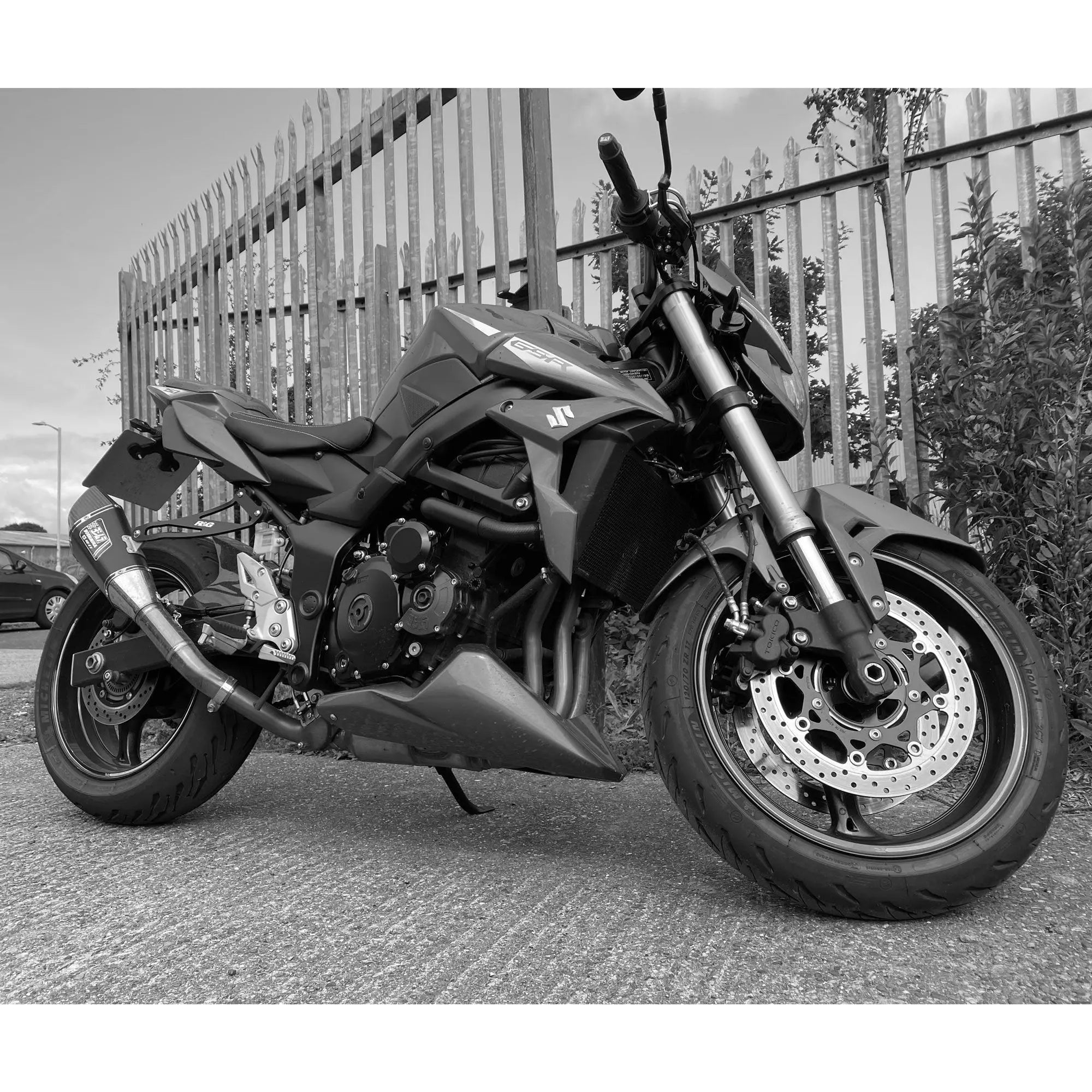 Pyramid Belly Pan | Gloss White | Suzuki GSR 750 2011>2016 - Shop name