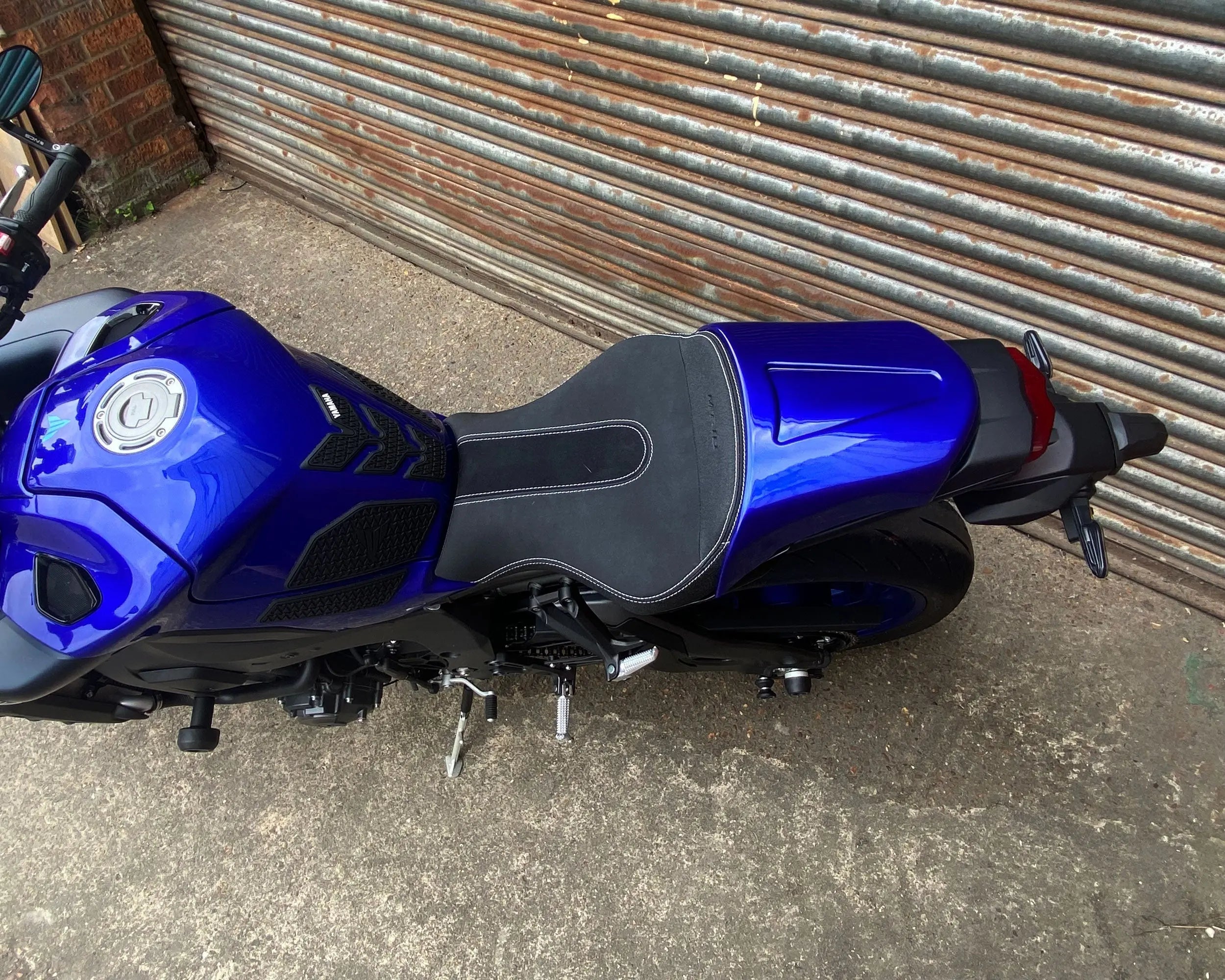 Pyramid Comfort Seat Cowl | Matte Black | Yamaha MT-10 SP 2016>Current - Shop name