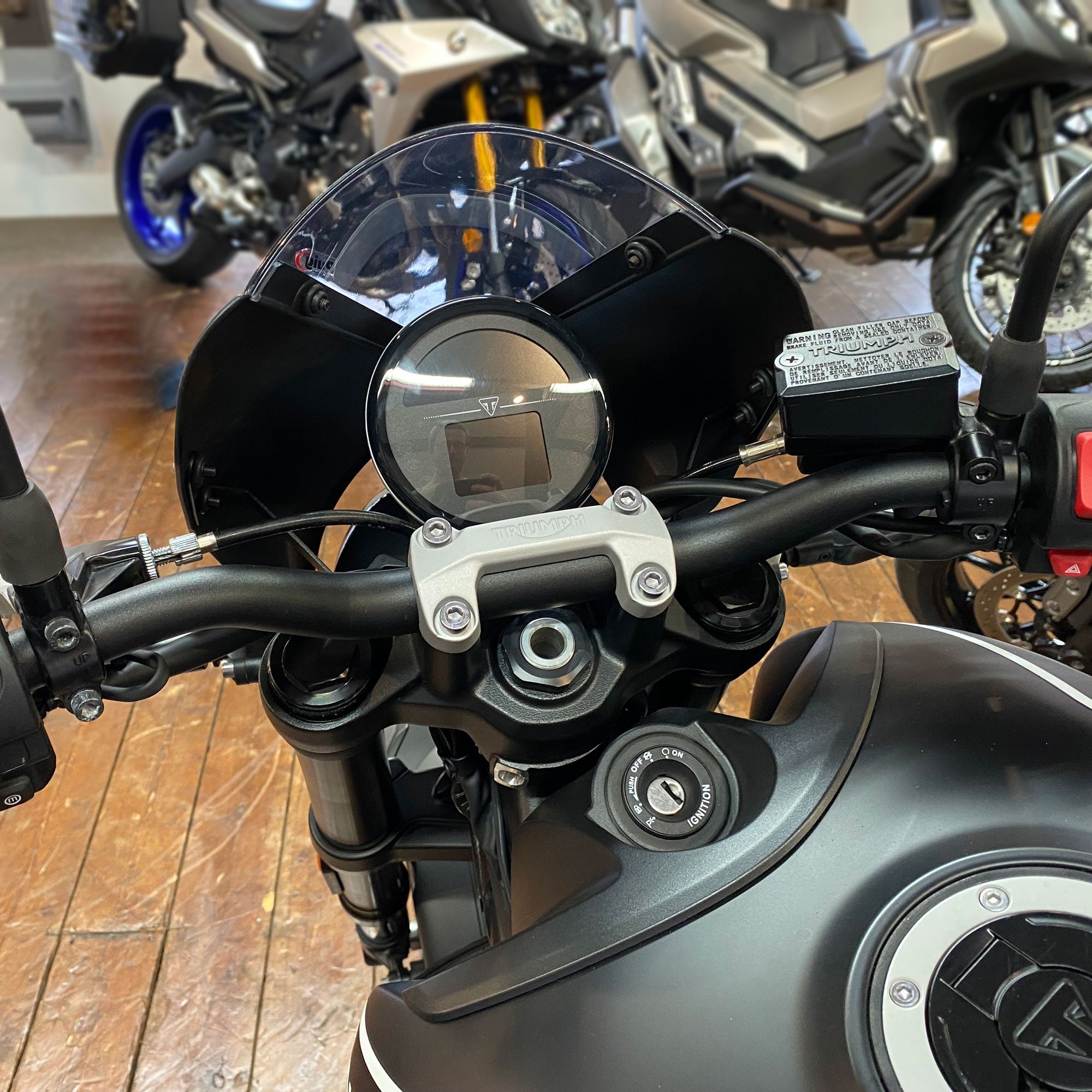 Pyramid Fly Screen | Crystal White | Triumph Trident 660 2021>CurrentΒ -Β Β Pyramid Motorcycle Accessories
