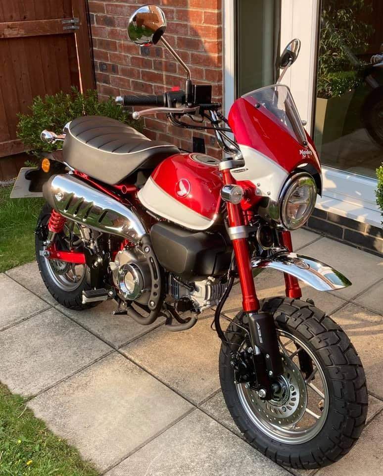 Pyramid Fly Screen | Pearl Nebula Red/Ross White | Honda Monkey 125 2018>2020 - Pyramid Motorcycle Accessories