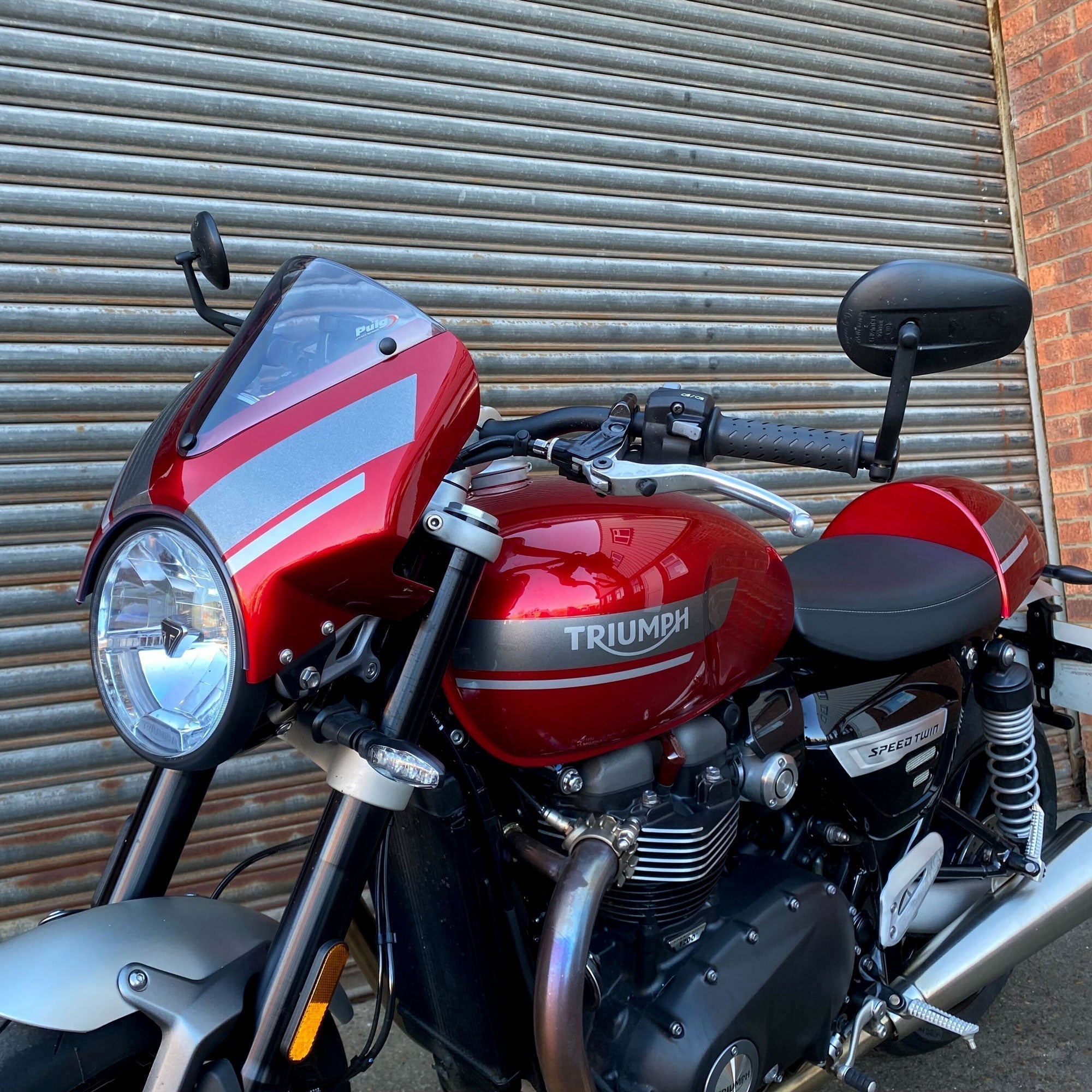 Pyramid Fly Screen | Red Hopper Scheme | Triumph Speed Twin 1200 2019>2024-Screens-Pyramid Motorcycle Accessories