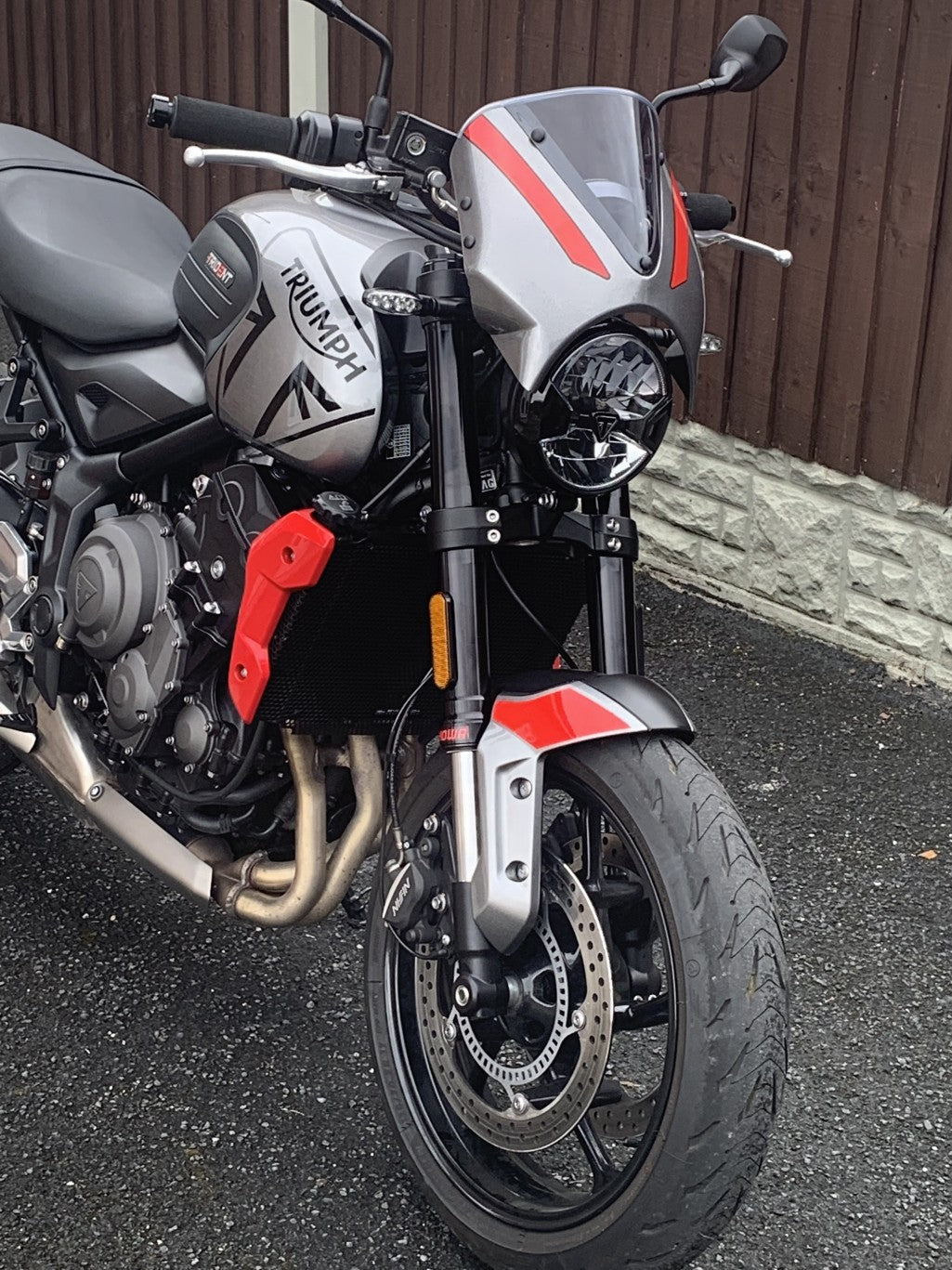 Pyramid Fly Screen | Silver Ice/Diablo Red | Triumph Trident 660 2021>Current - Pyramid Motorcycle Accessories