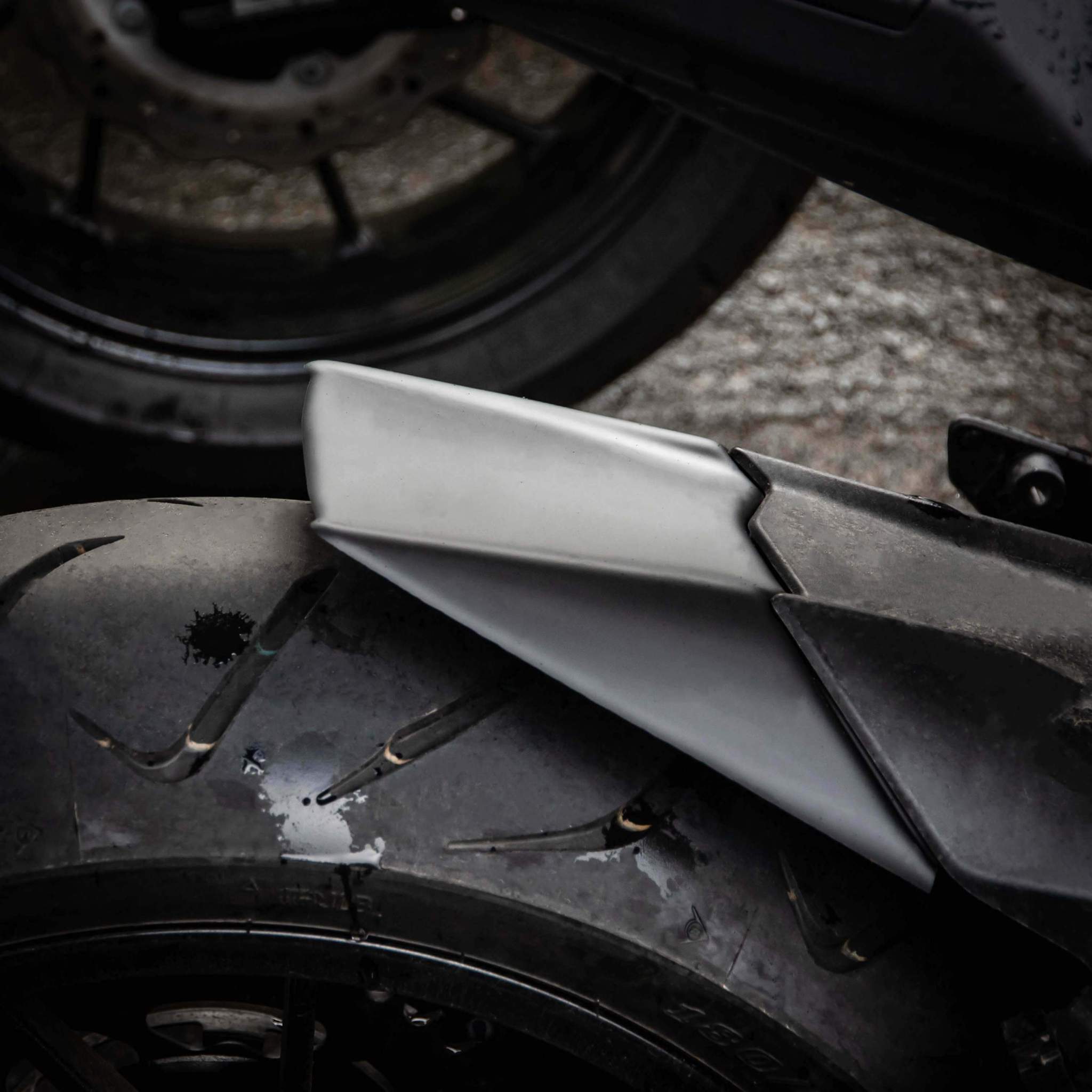 Pyramid Hugger Extension | Carbon | Yamaha Tracer 900 GT 2018>2020 - Shop name