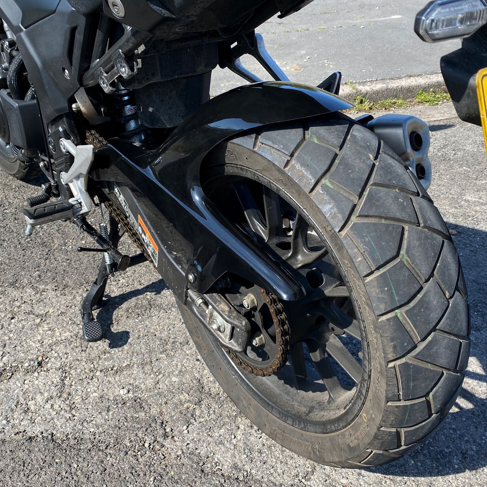 Pyramid Hugger | Gloss Black | Honda CB 500 X 2022>2024 - Shop name