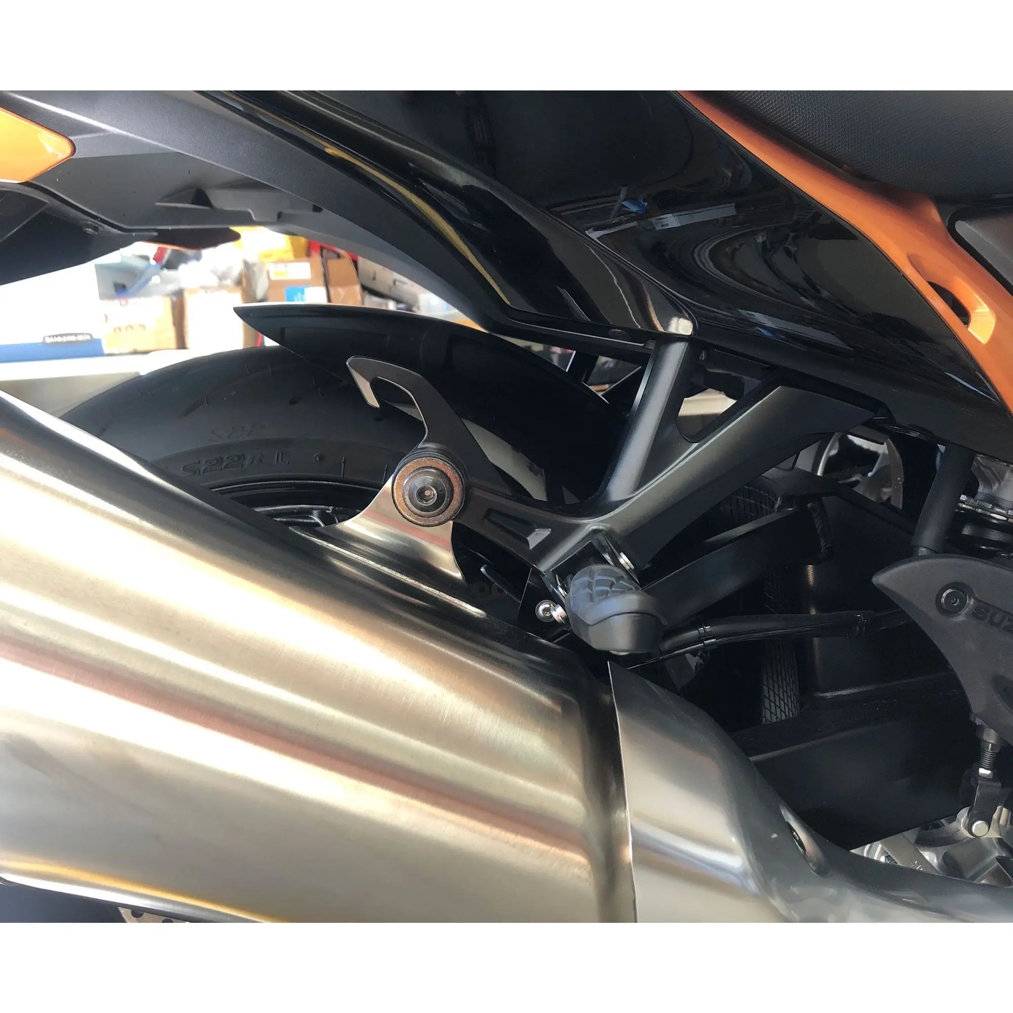 Pyramid Hugger | Gloss Black | Suzuki Hayabusa GSX1300R 2008>Current - Shop name