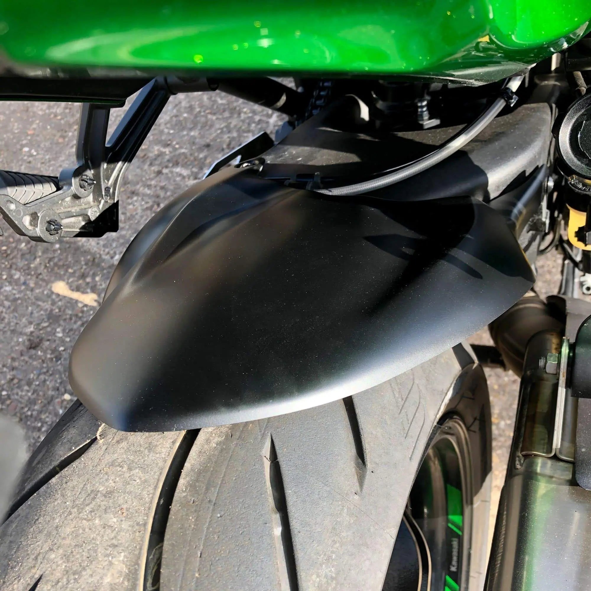 Pyramid Hugger | Matte Black | Kawasaki Ninja H2 SX 2018>Current - Shop name