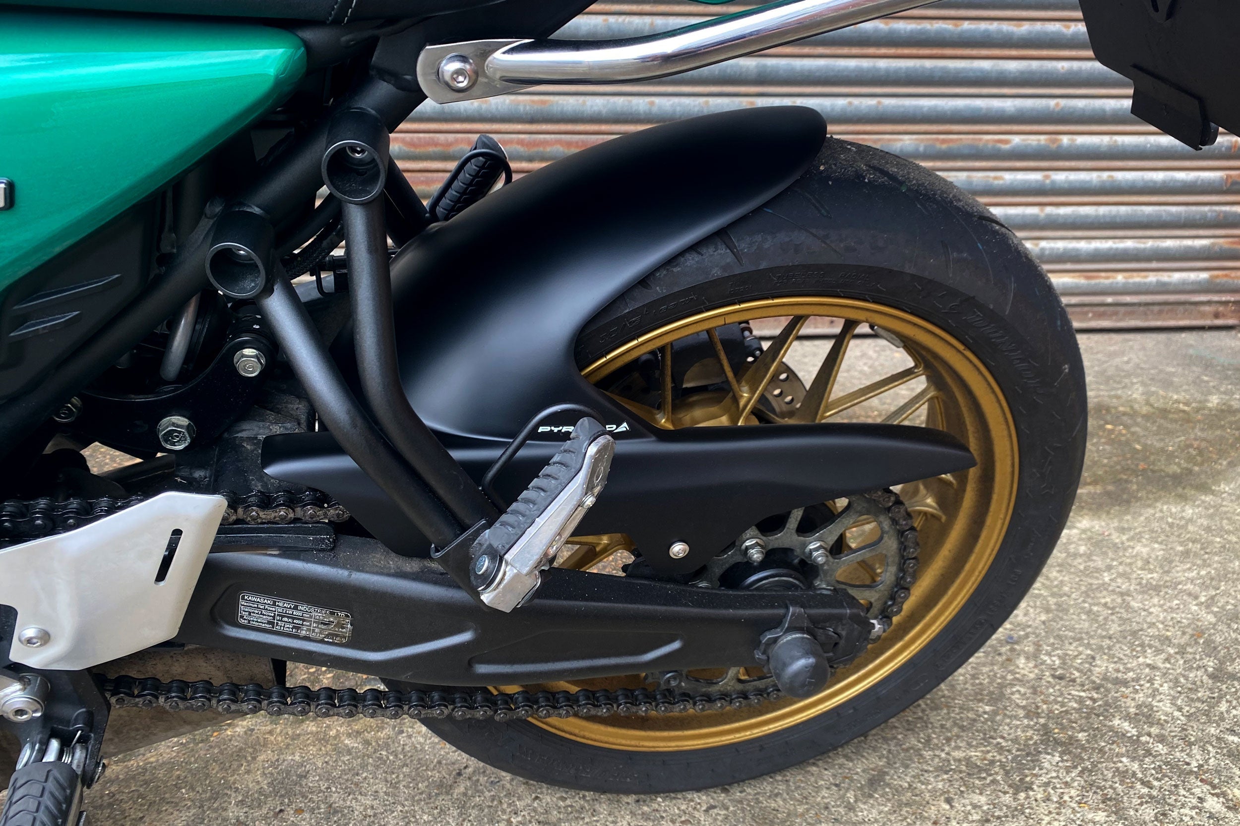 Pyramid Hugger | Matte Black | Kawasaki Z 650 2017>Current - Shop name