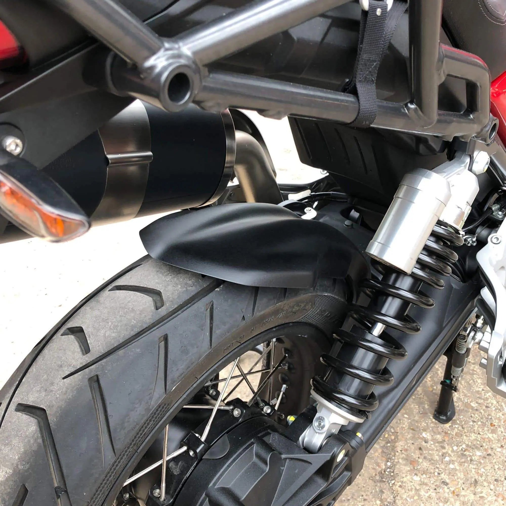 Pyramid Hugger | Matte Black | Moto Guzzi V85 TT 2019>Current - Shop name