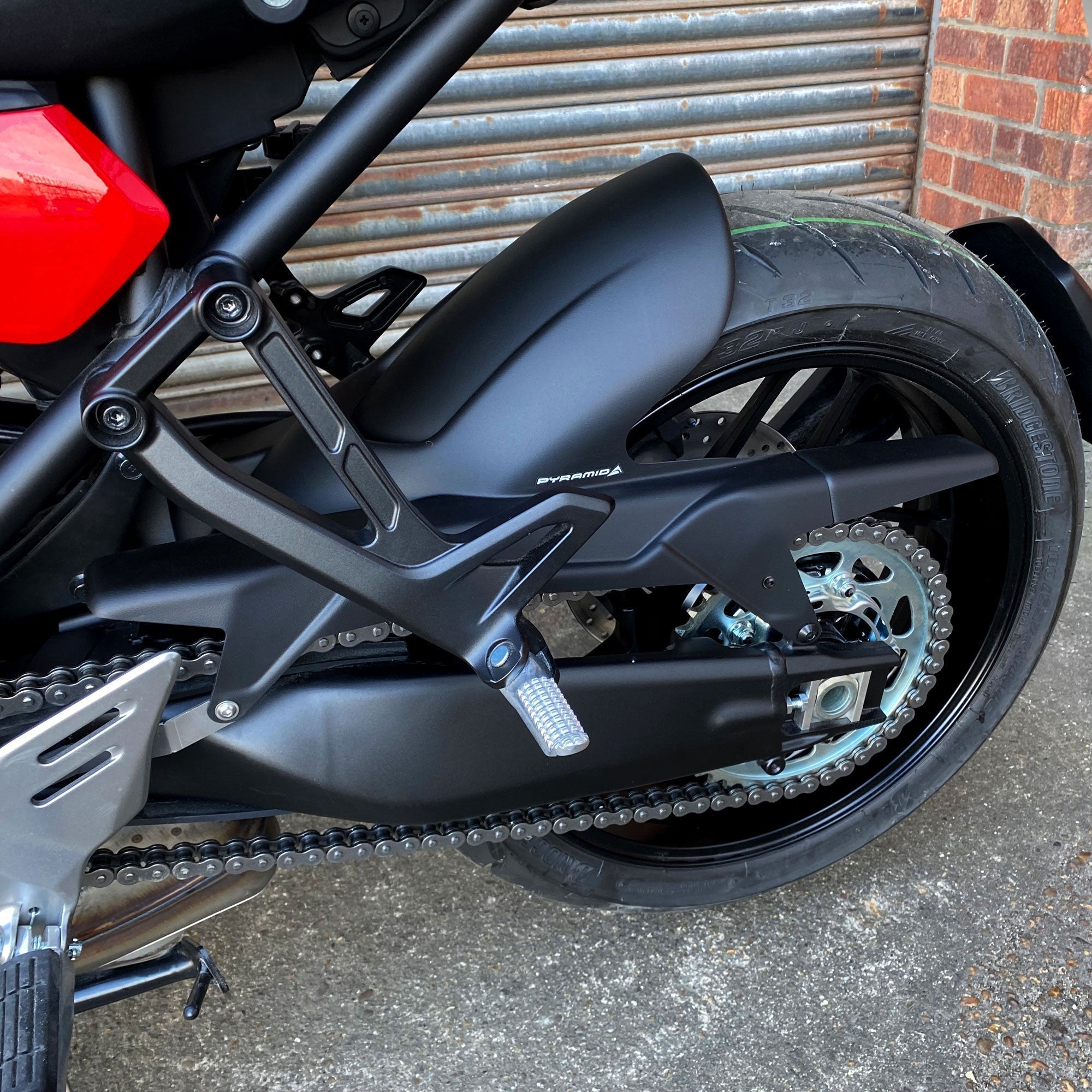 Pyramid Hugger | Matte Black | Yamaha Tracer 9 2021>Current-Huggers-Pyramid Motorcycle Accessories