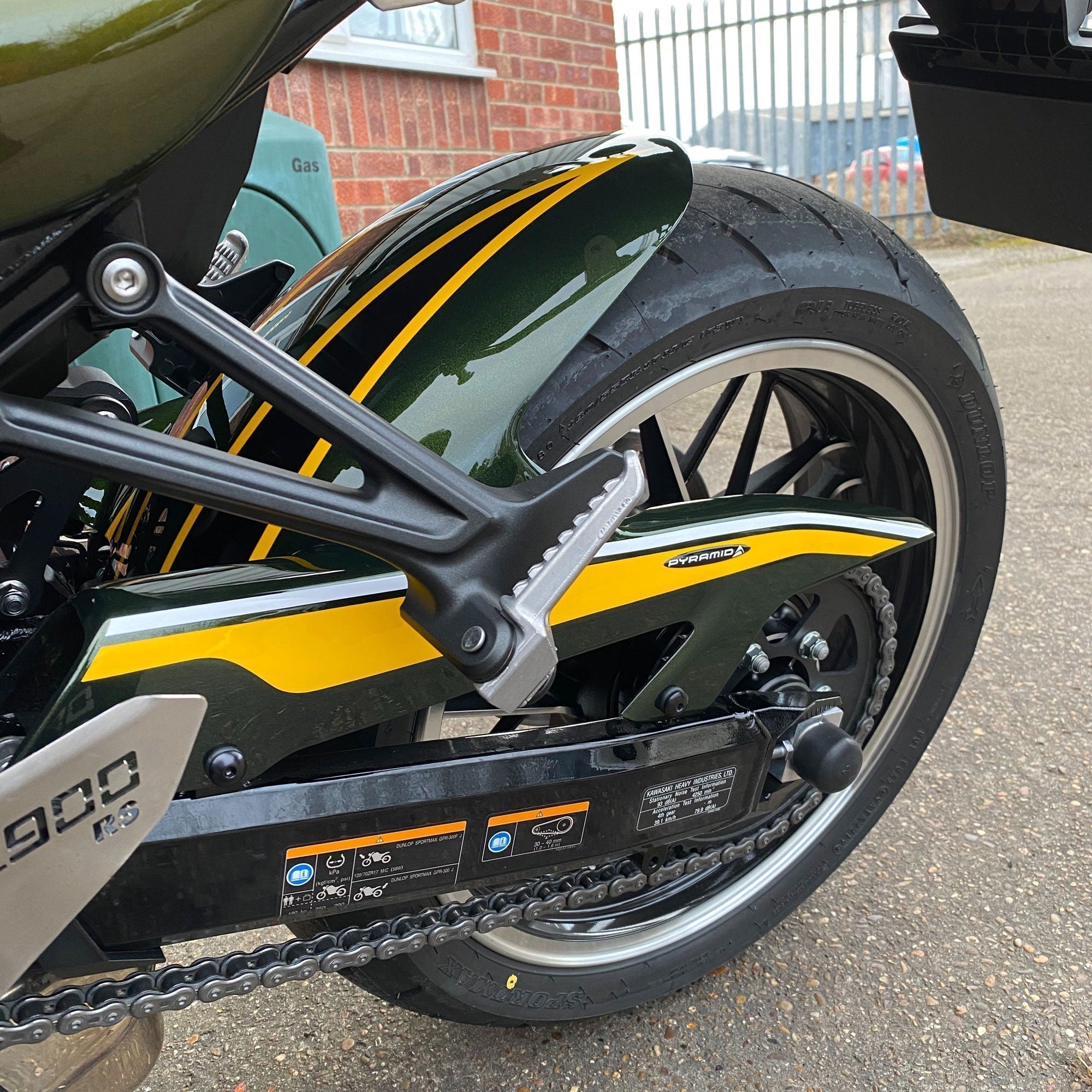 Pyramid Hugger | Metallic Dark Green Scheme | Kawasaki Z 900 RS 2019>Current - Shop name