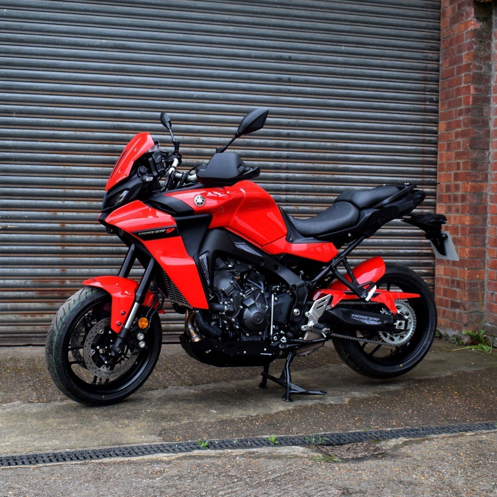 Pyramid Hugger | Redline Scheme | Yamaha Tracer 9 GT 2021>Current - Shop name