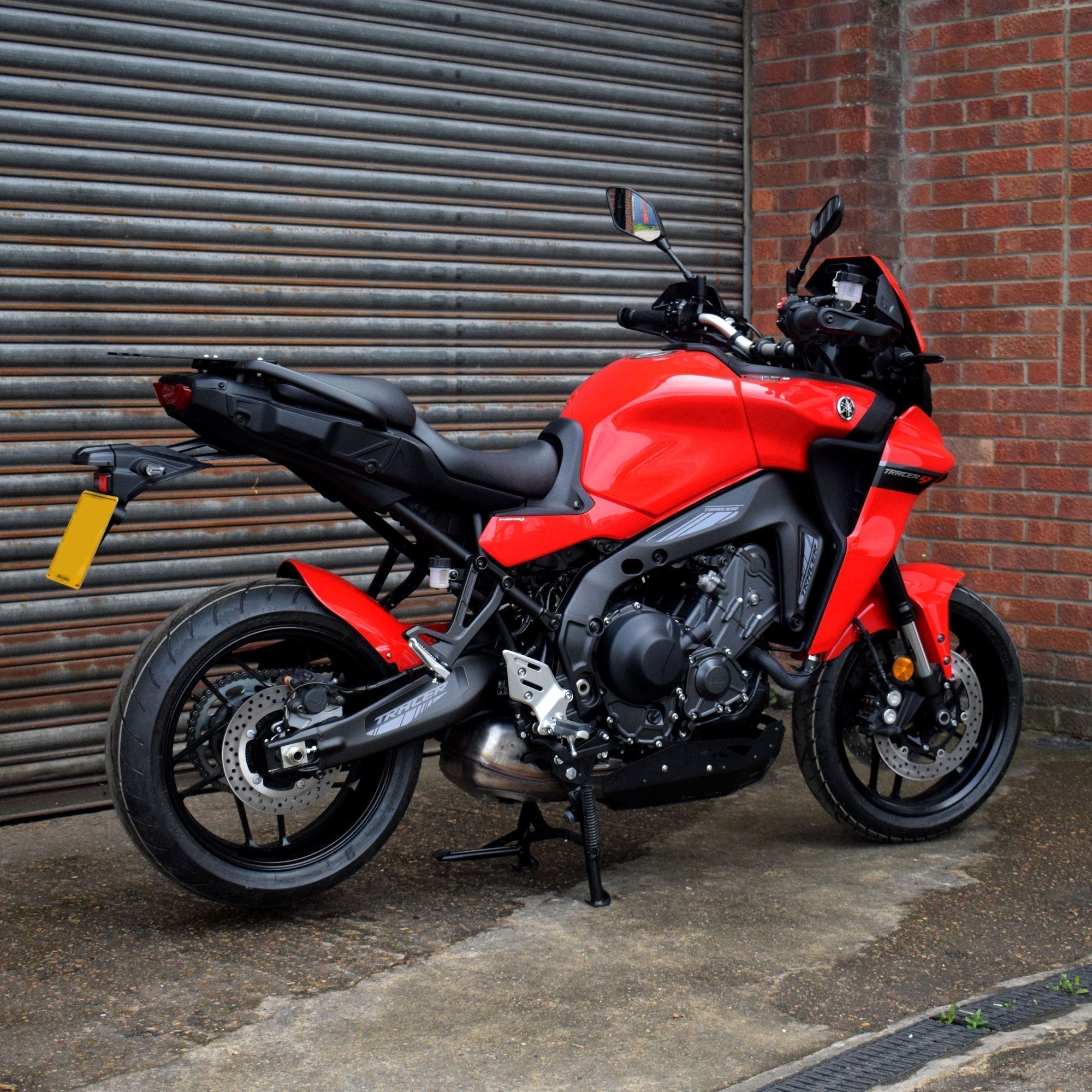 Pyramid Hugger | Redline Scheme | Yamaha Tracer 9 GT 2021>Current - Shop name