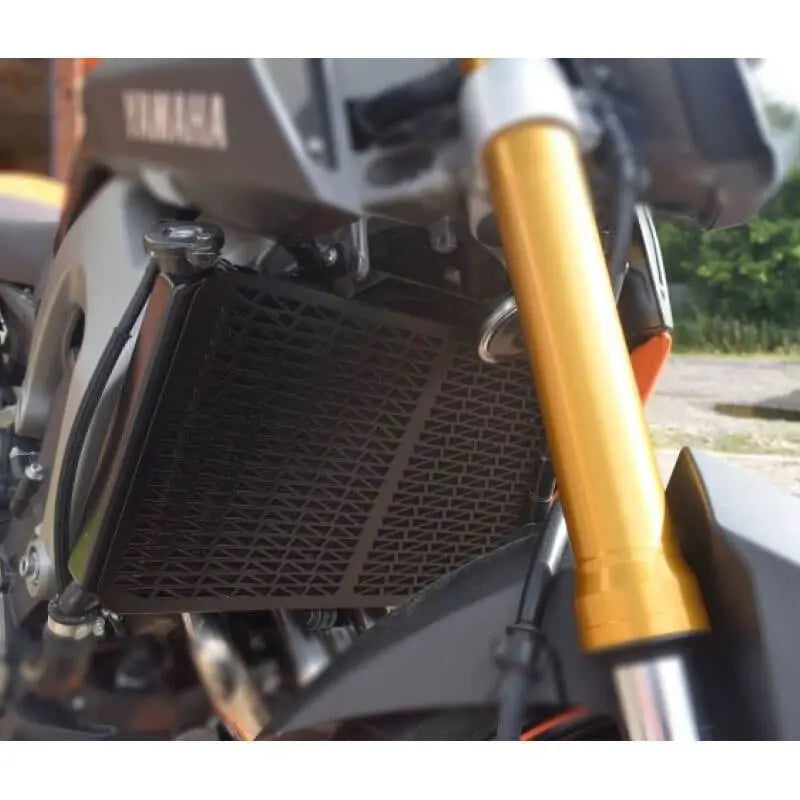 Pyramid Radiator Guard | Matte Black | Yamaha MT-09 2013>2016 - Shop name