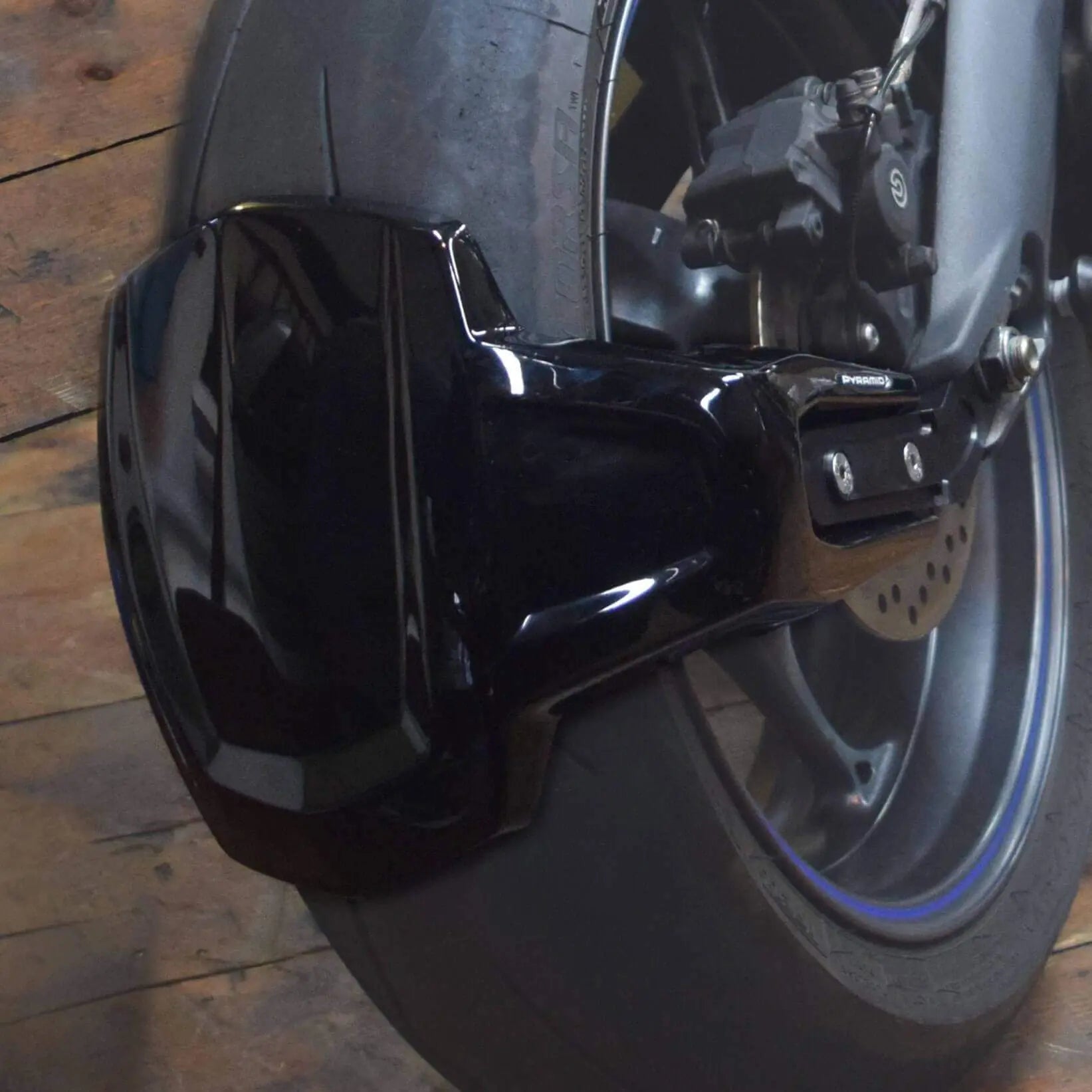 Pyramid Spray Guard | Gloss Black | Triumph Street Triple 675 R 2013>2017 - Shop name