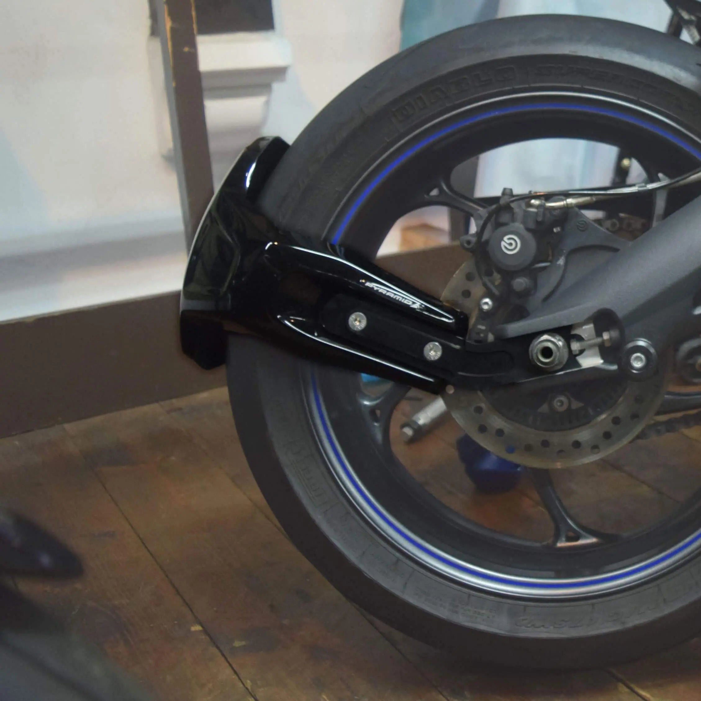 Pyramid Spray Guard | Gloss Black | Triumph Street Triple 675 R 2013>2017 - Shop name