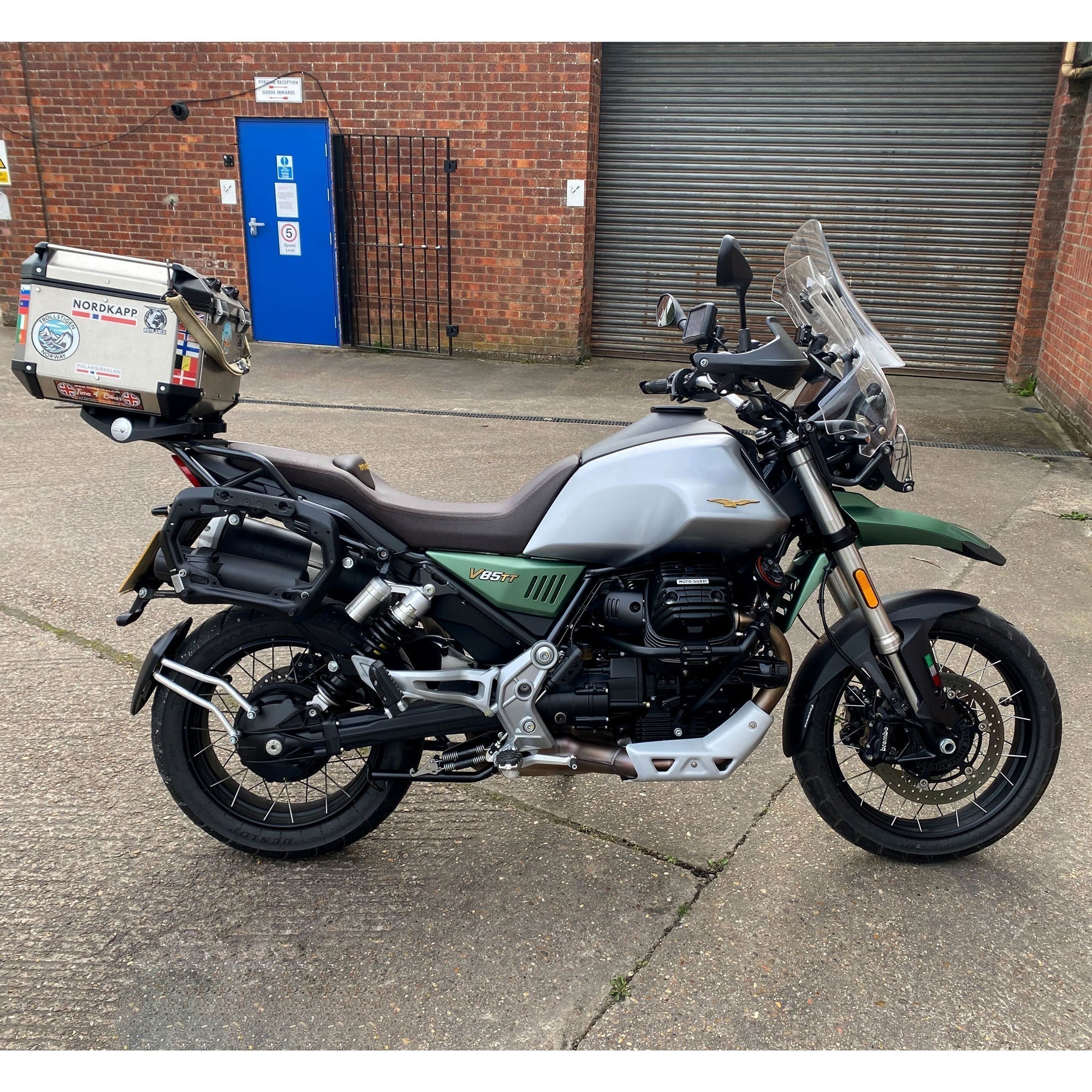 Pyramid Spray Guard | Matte Black | Moto Guzzi V85 TT 2019>Current - Shop name