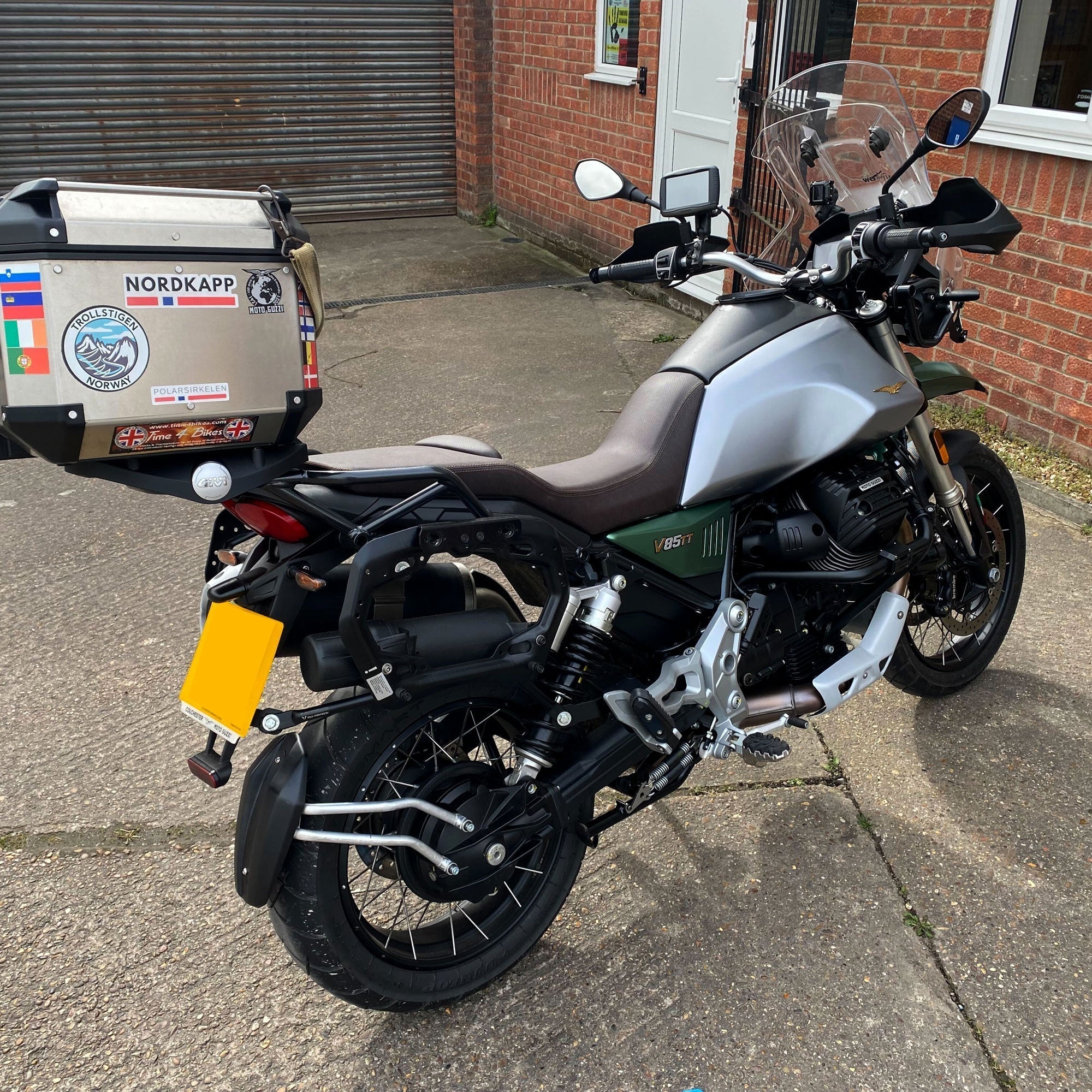 Pyramid Spray Guard | Matte Black | Moto Guzzi V85 TT 2019>Current - Shop name