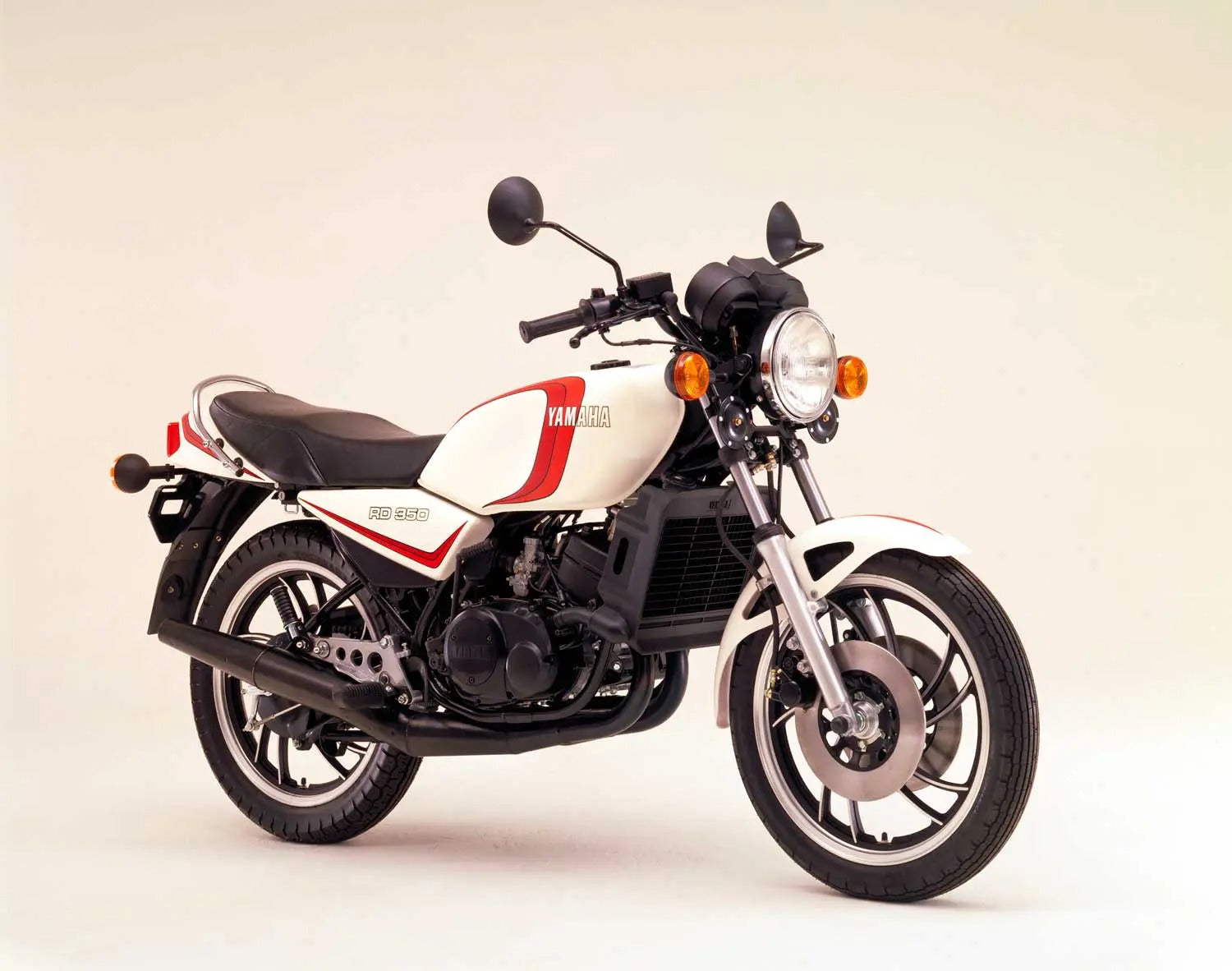 1980 Yamaha RD350 in white and red