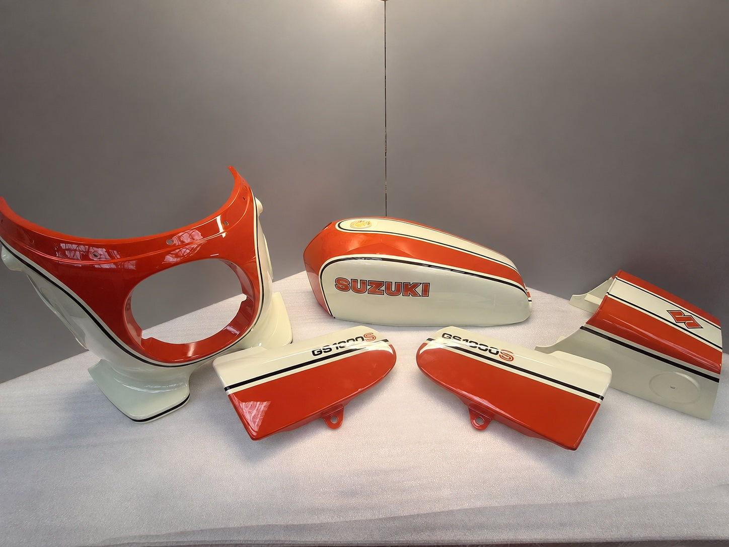 Orange and cream classic Suzuki tank, fairing and side panels painted as a matching set