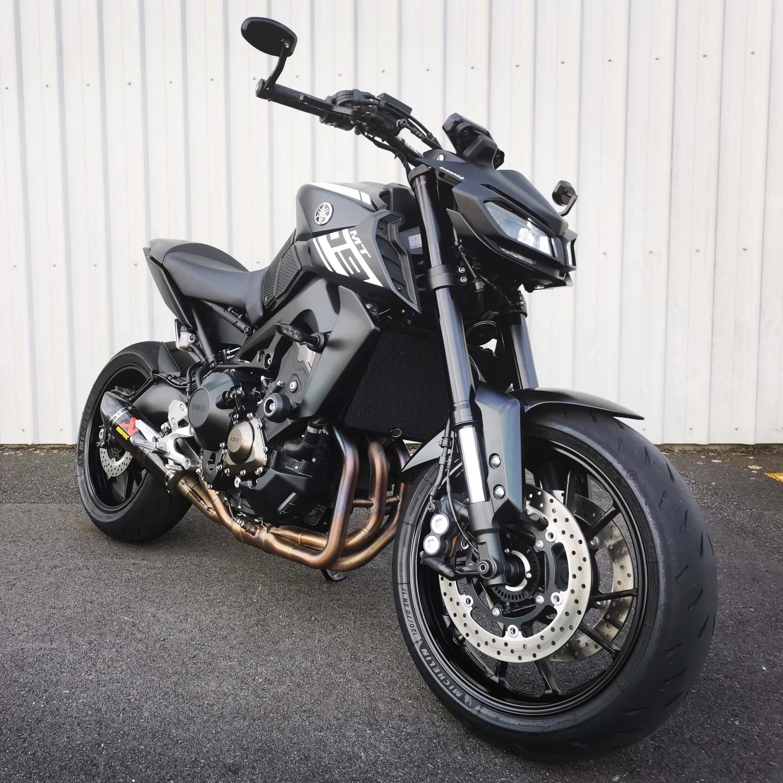 Lee-s-MT09 -  Pyramid Motorcycle Accessories