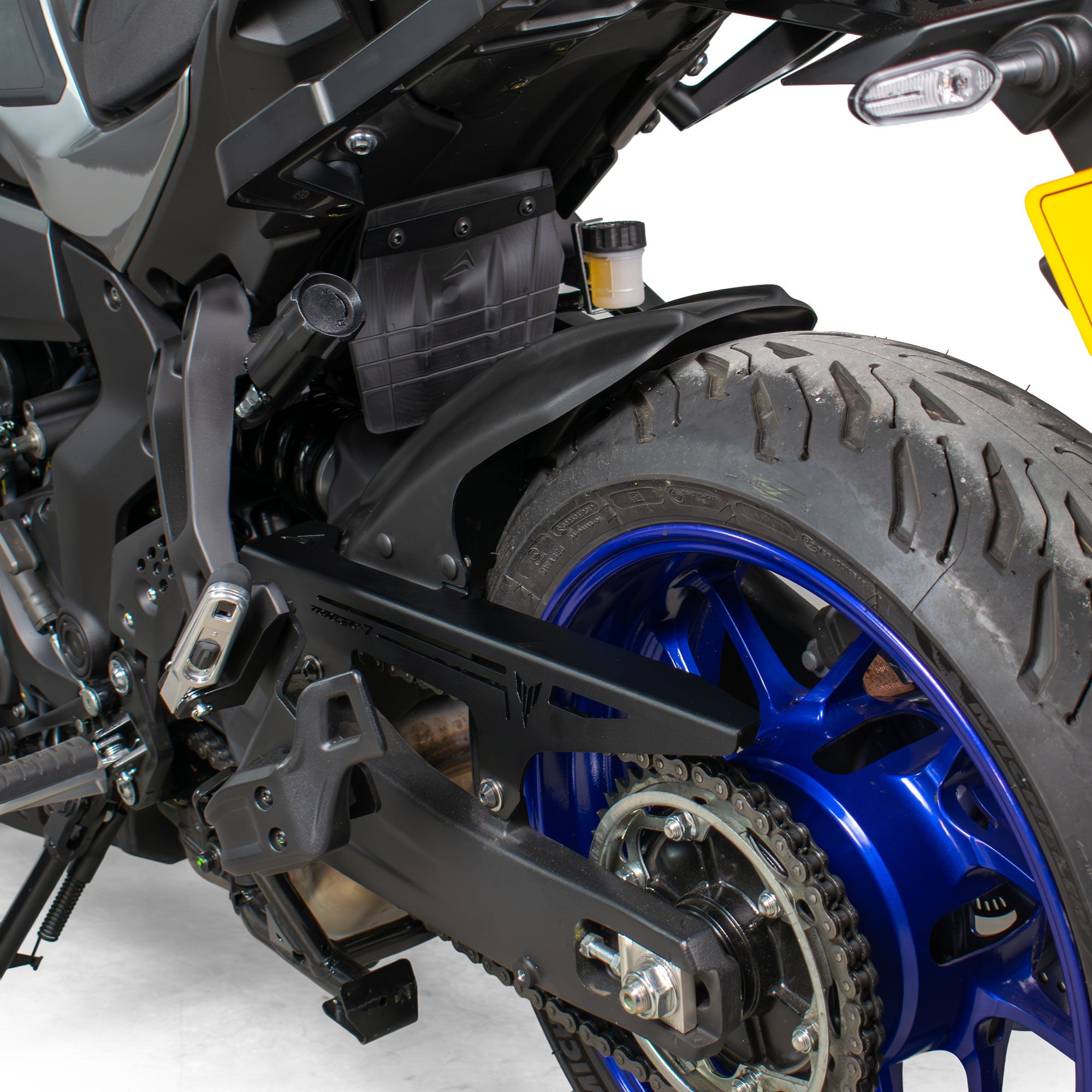 Pyramid Hugger | Matte Black | Yamaha Tracer 7 (GT) 2025>Current -   Pyramid Motorcycle Accessories