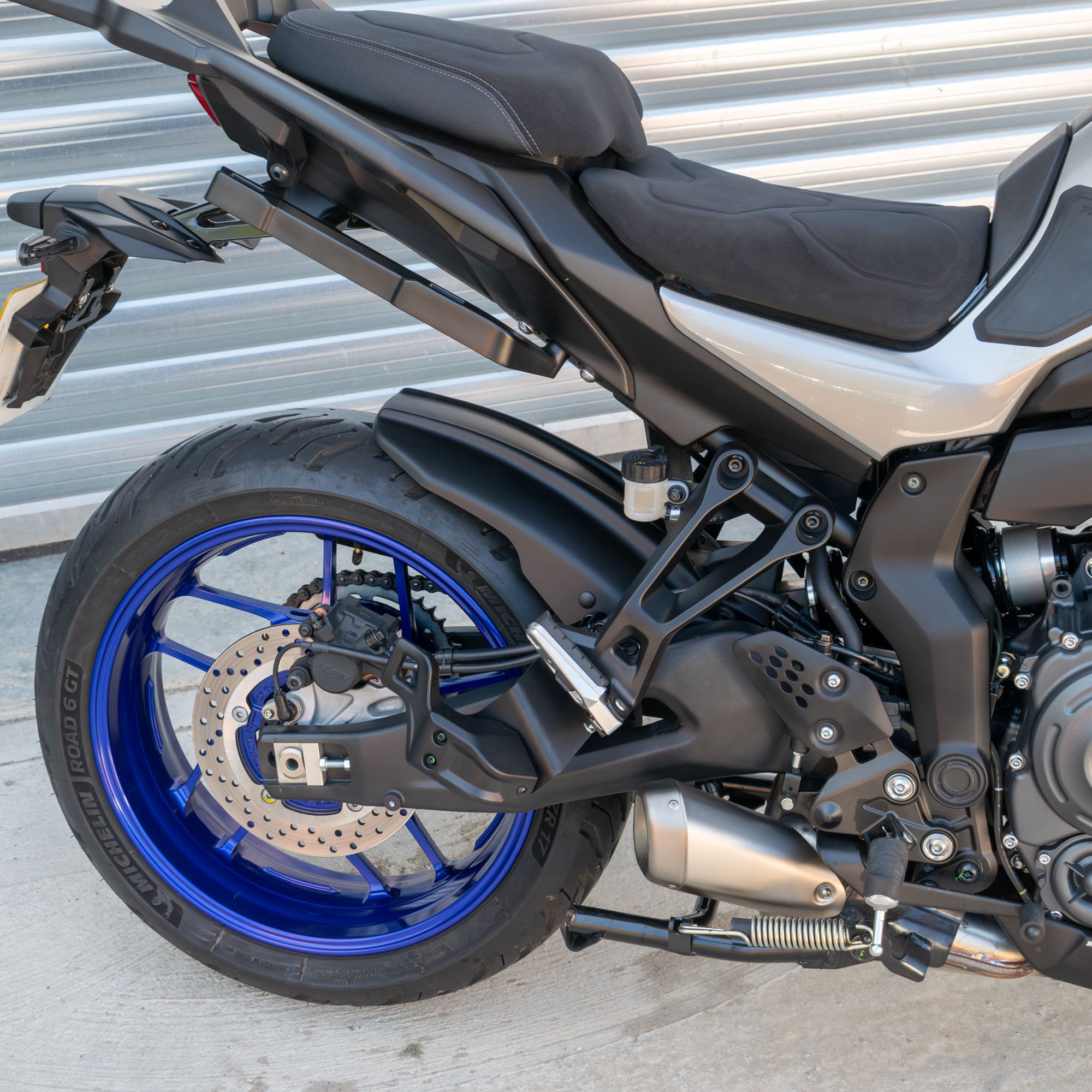 Pyramid Hugger | Matte Black | Yamaha Tracer 7 (GT) 2025>Current -   Pyramid Motorcycle Accessories