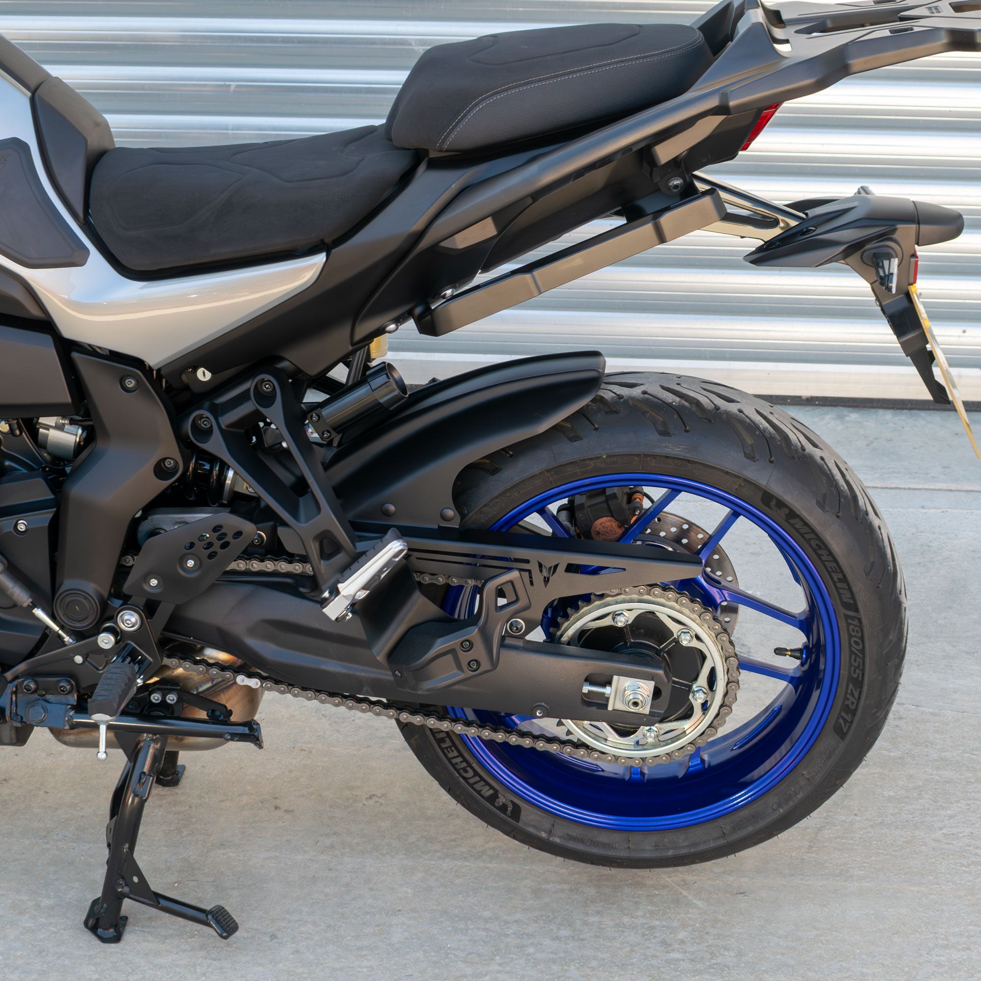 Pyramid Hugger | Matte Black | Yamaha Tracer 7 (GT) 2025>Current -   Pyramid Motorcycle Accessories