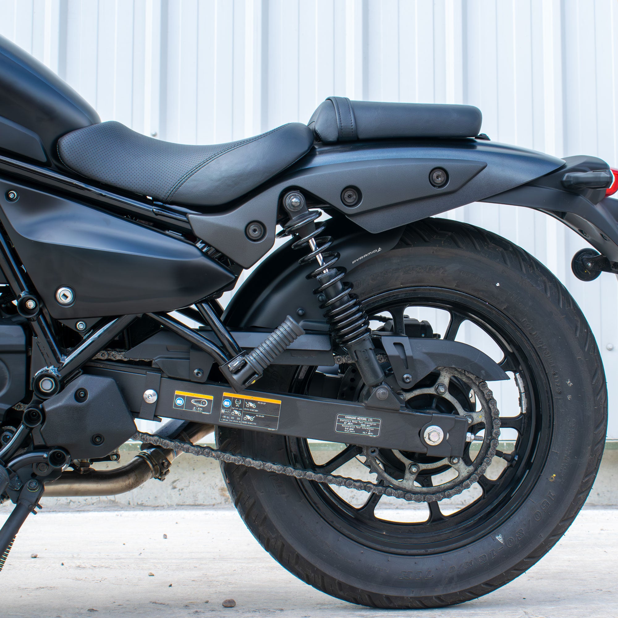 Pyramid Hugger | Matte Black | Kawasaki Eliminator 500 2024>Current -   Pyramid Motorcycle Accessories
