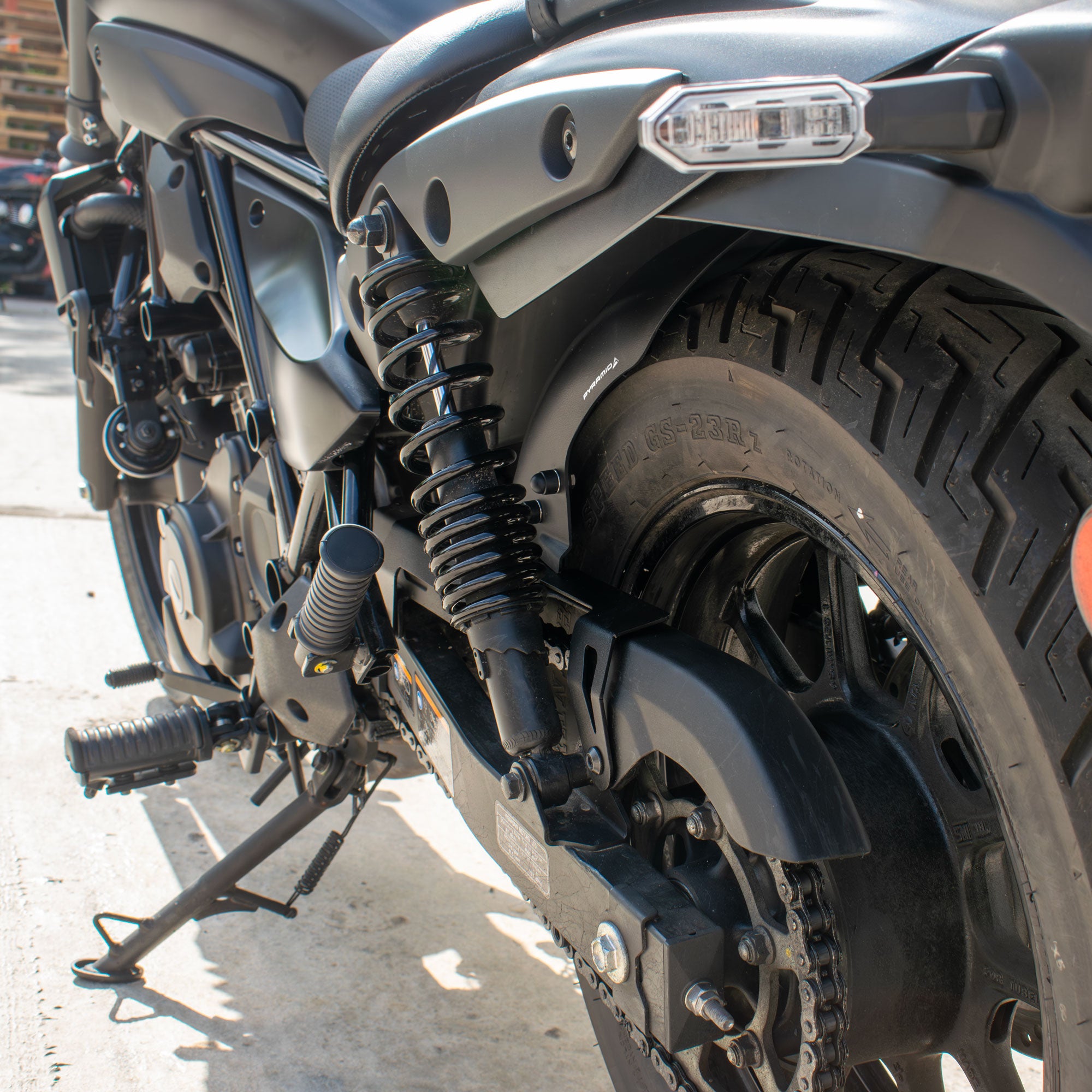 Pyramid Hugger | Matte Black | Kawasaki Eliminator 500 2024>Current -   Pyramid Motorcycle Accessories