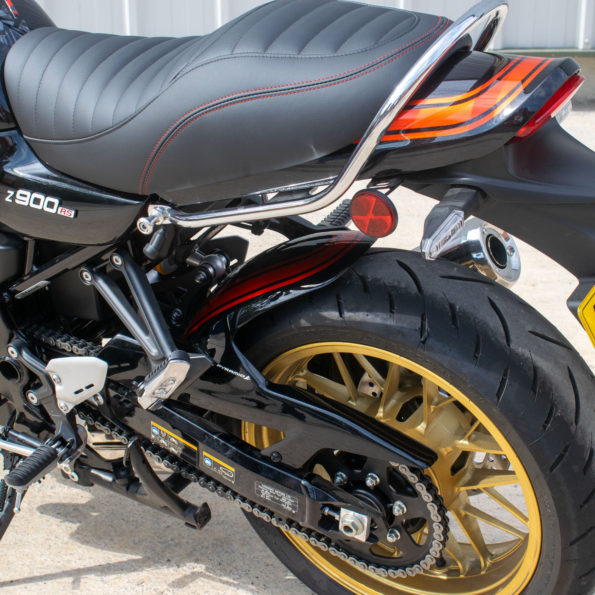 Pyramid Hugger | Metallic Spark Black/Orange | Kawasaki Z 900 RS SE 2026>Current -   Pyramid Motorcycle Accessories